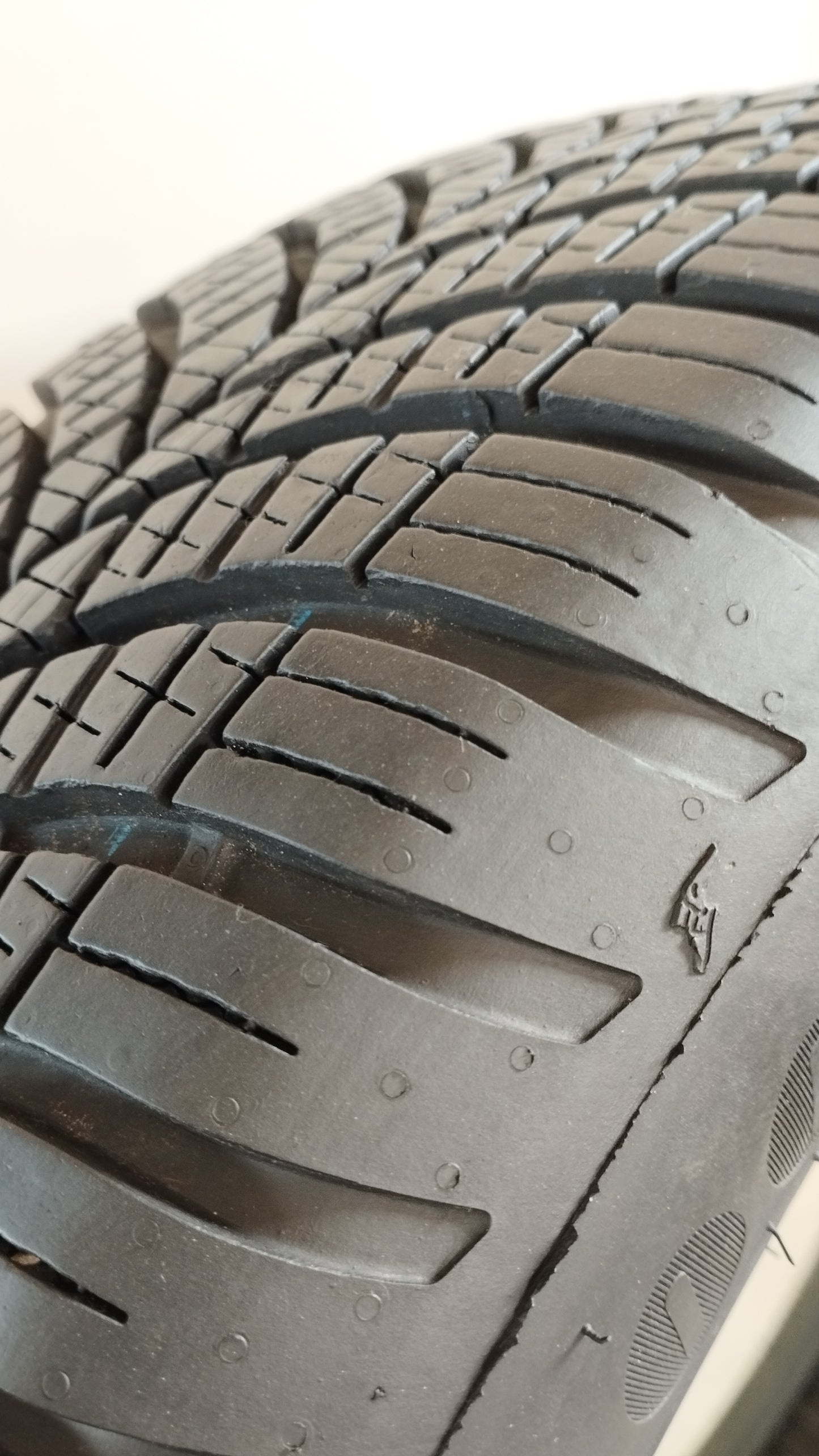 goodyear 185/65 r15 vector 4 season cod.Y61