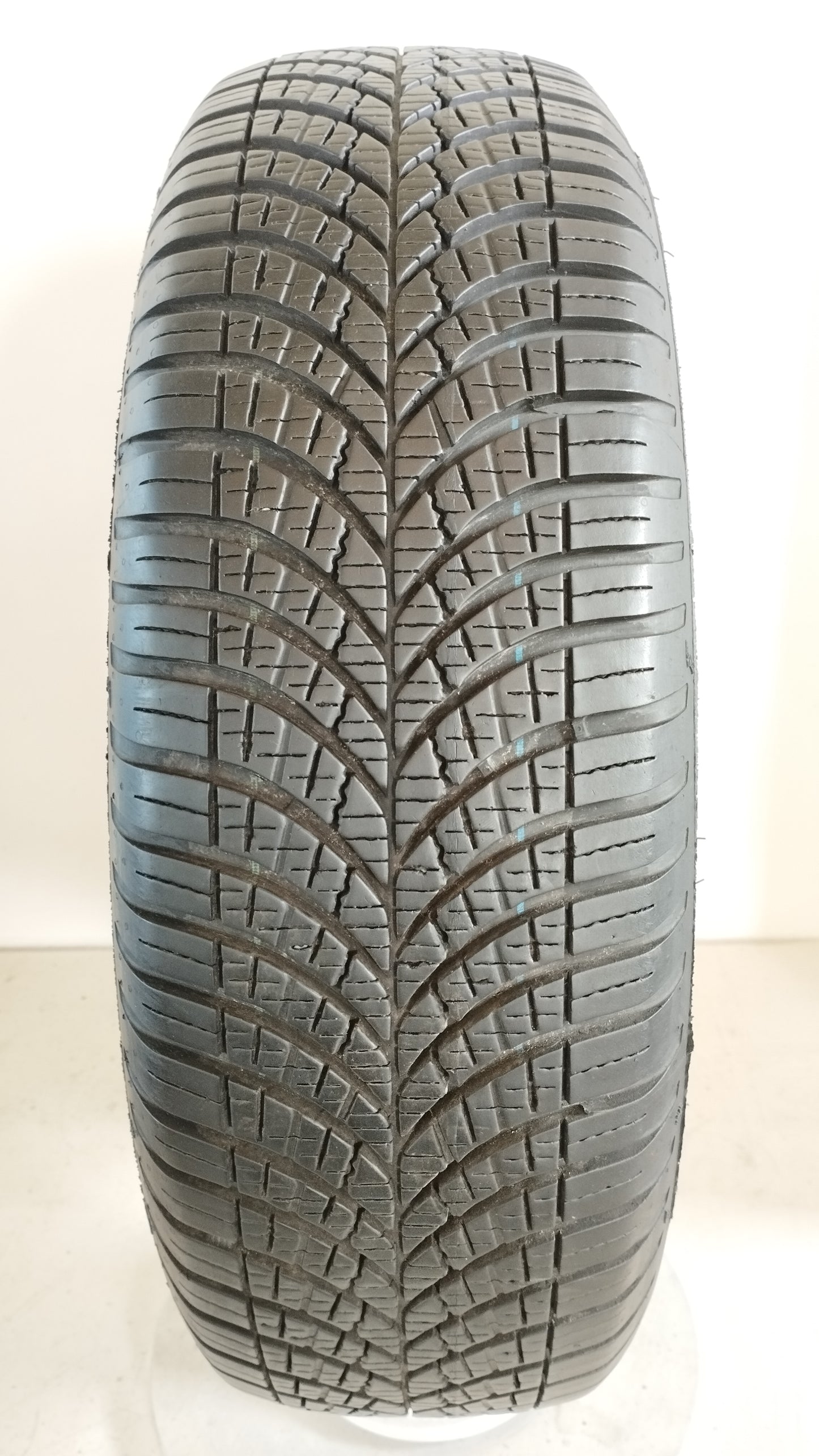 goodyear 185/65 r15 vector 4 season cod.Y62