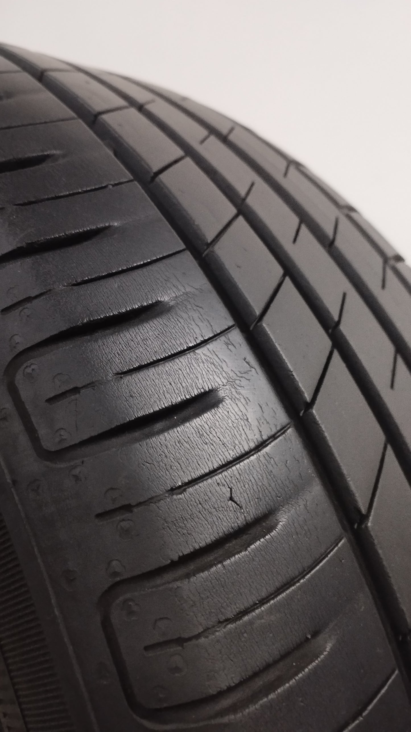 goodyear 215/55 r17 efficient grip cod.Y80