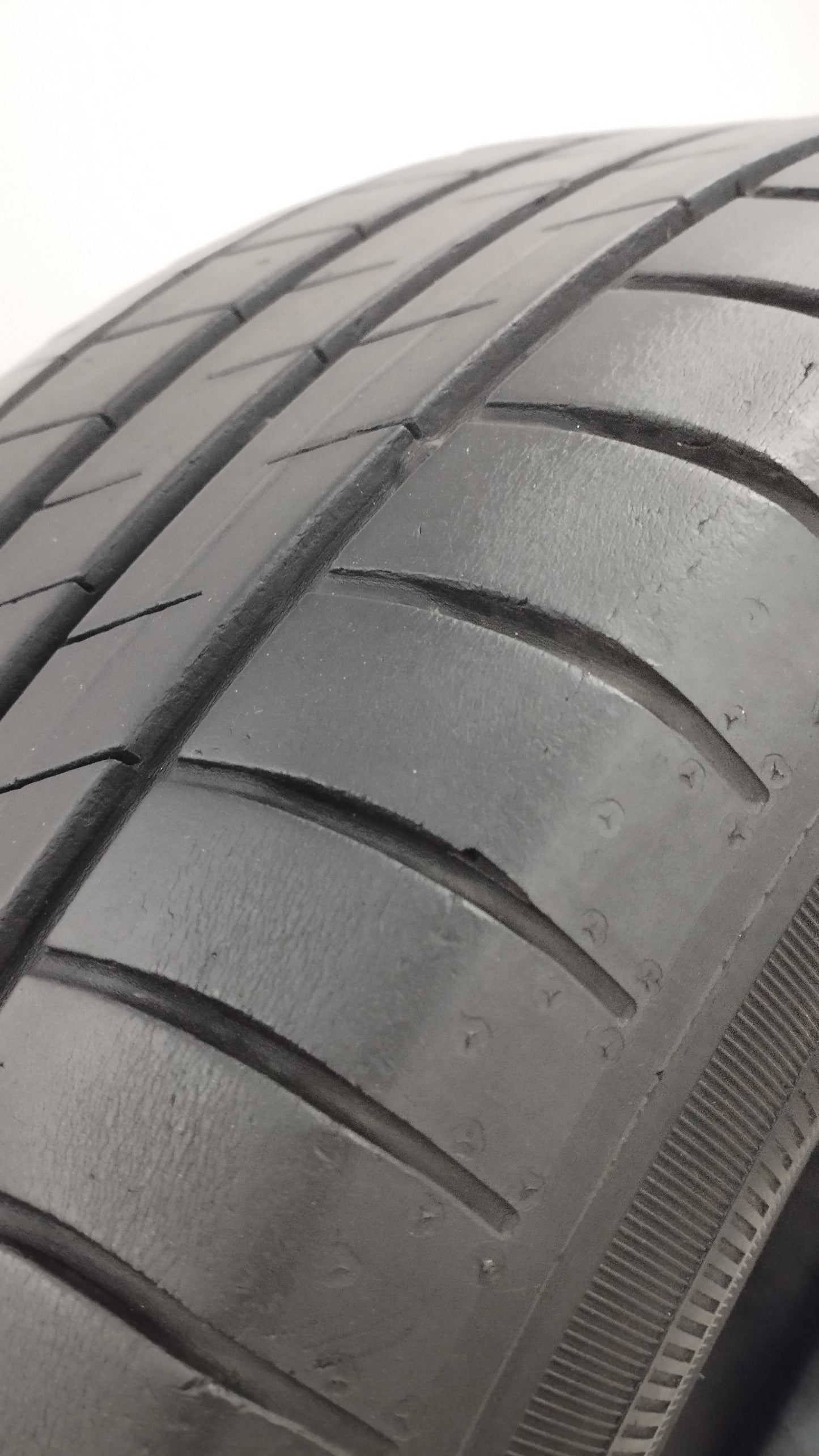 goodyear 215/55 r17 efficient grip cod.Y80