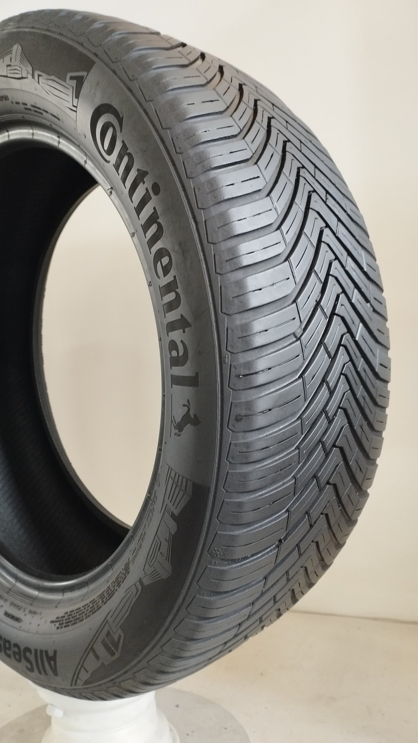 continental 235/55 r18 allseason contact ao cod.YY104