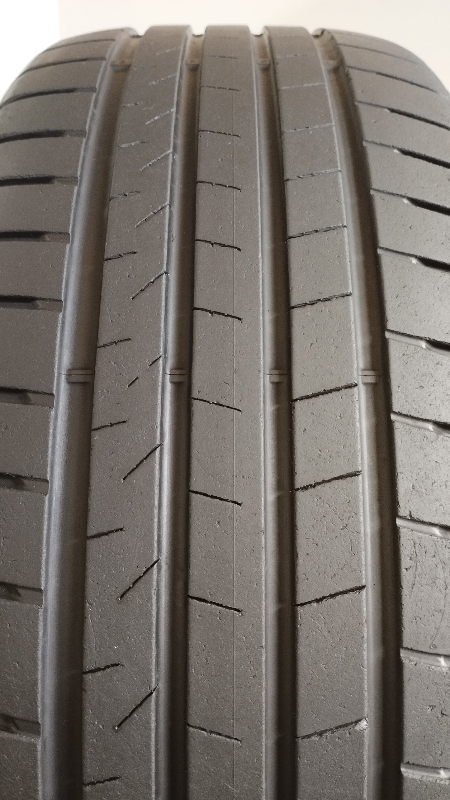 bridgestone 235/55 r18 alenza 001 ao cod.YY107