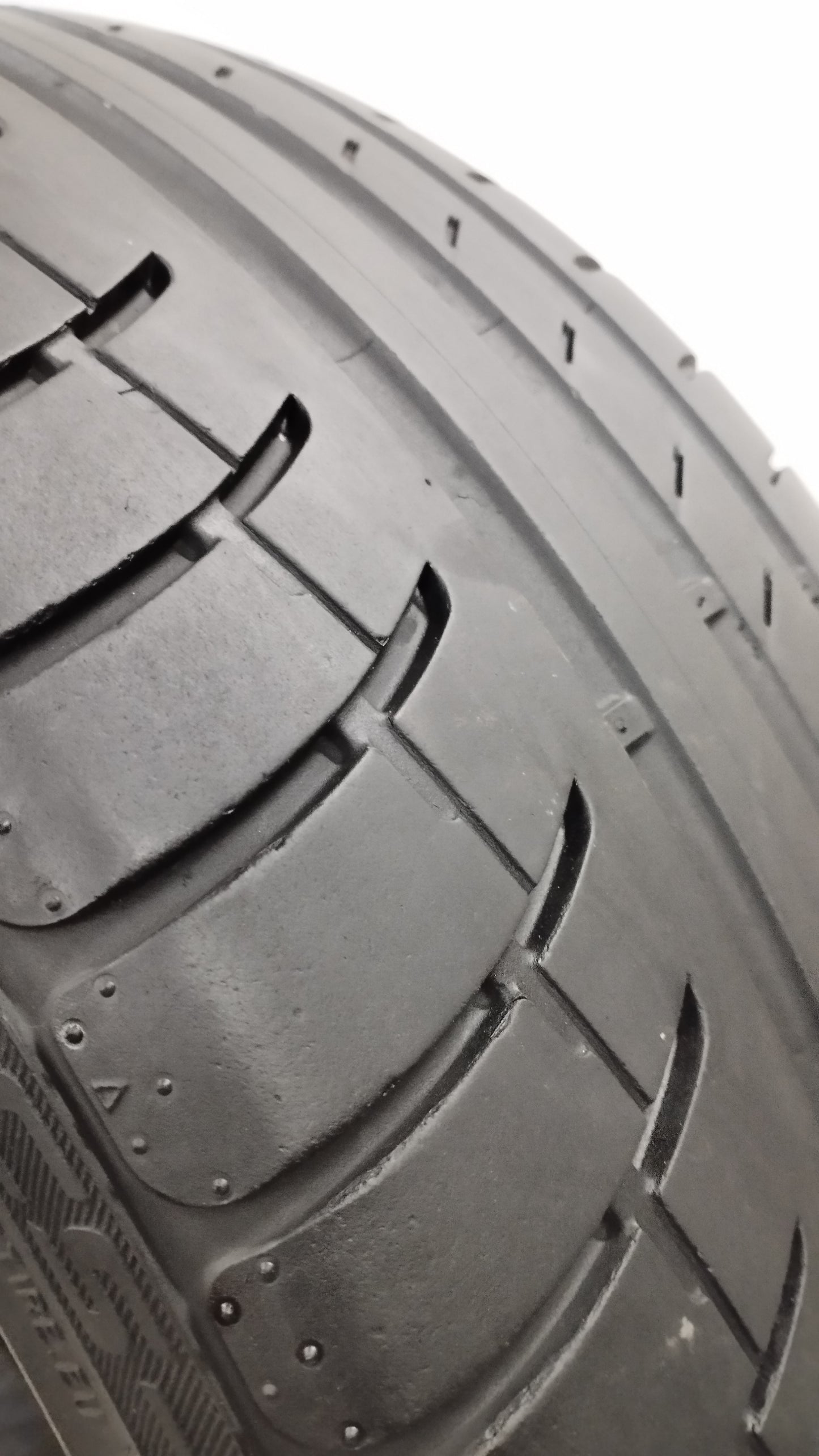 cooper 225/40 r18 zeon cs sport cod.YY156