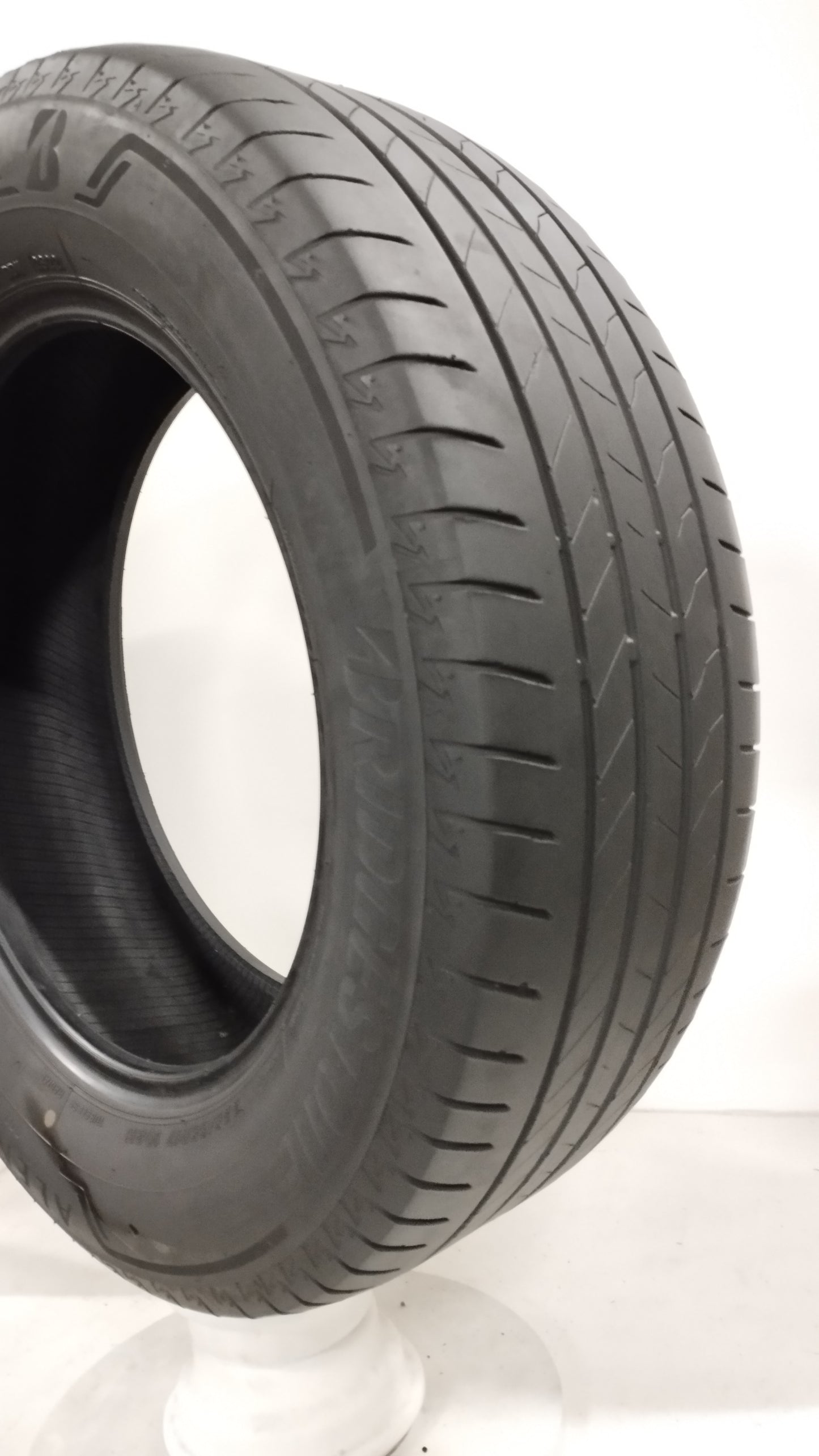 bridgestone 225/65 r17 alenza 001 cod.YY161