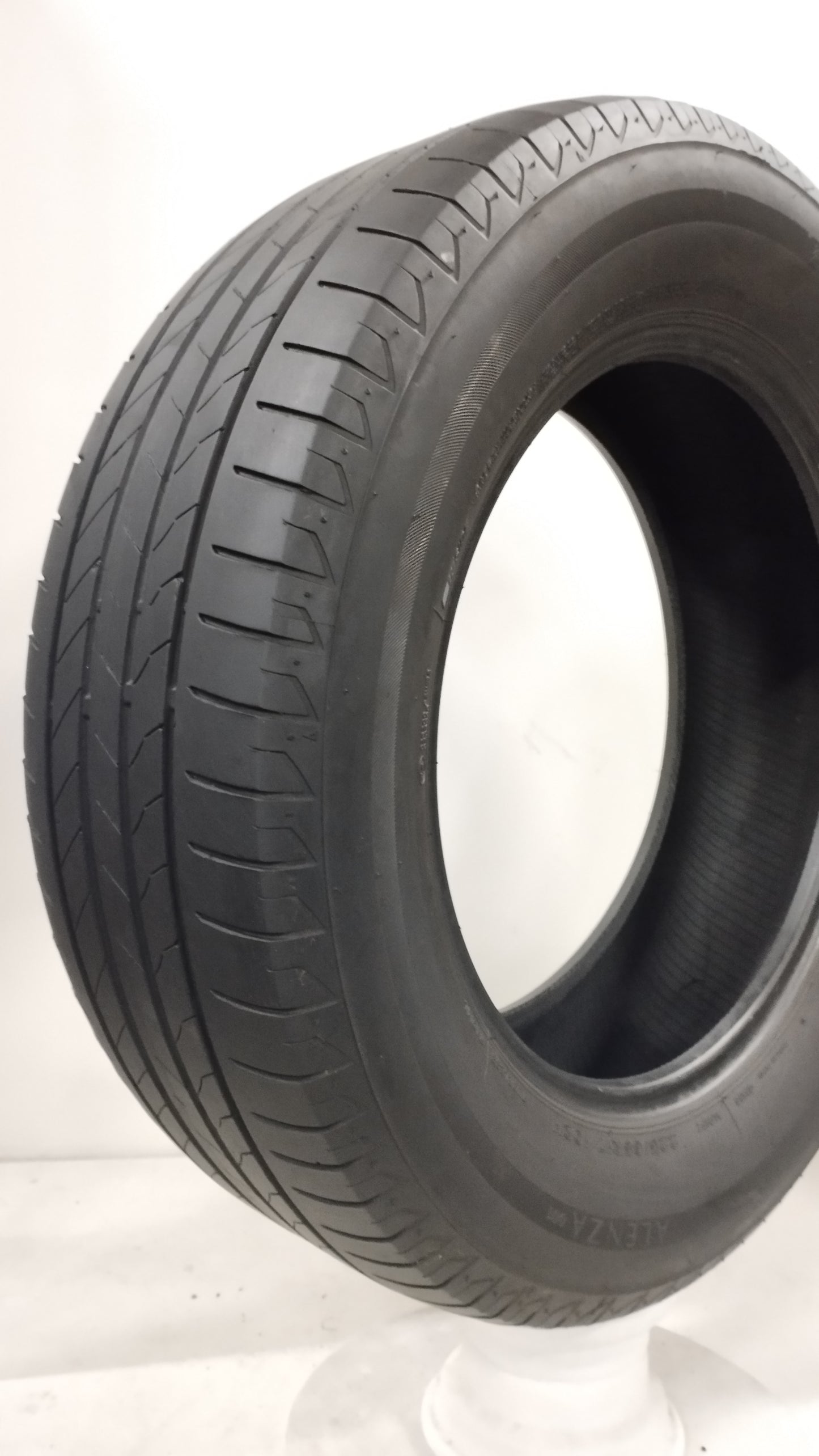 bridgestone 225/65 r17 alenza 001 cod.YY161