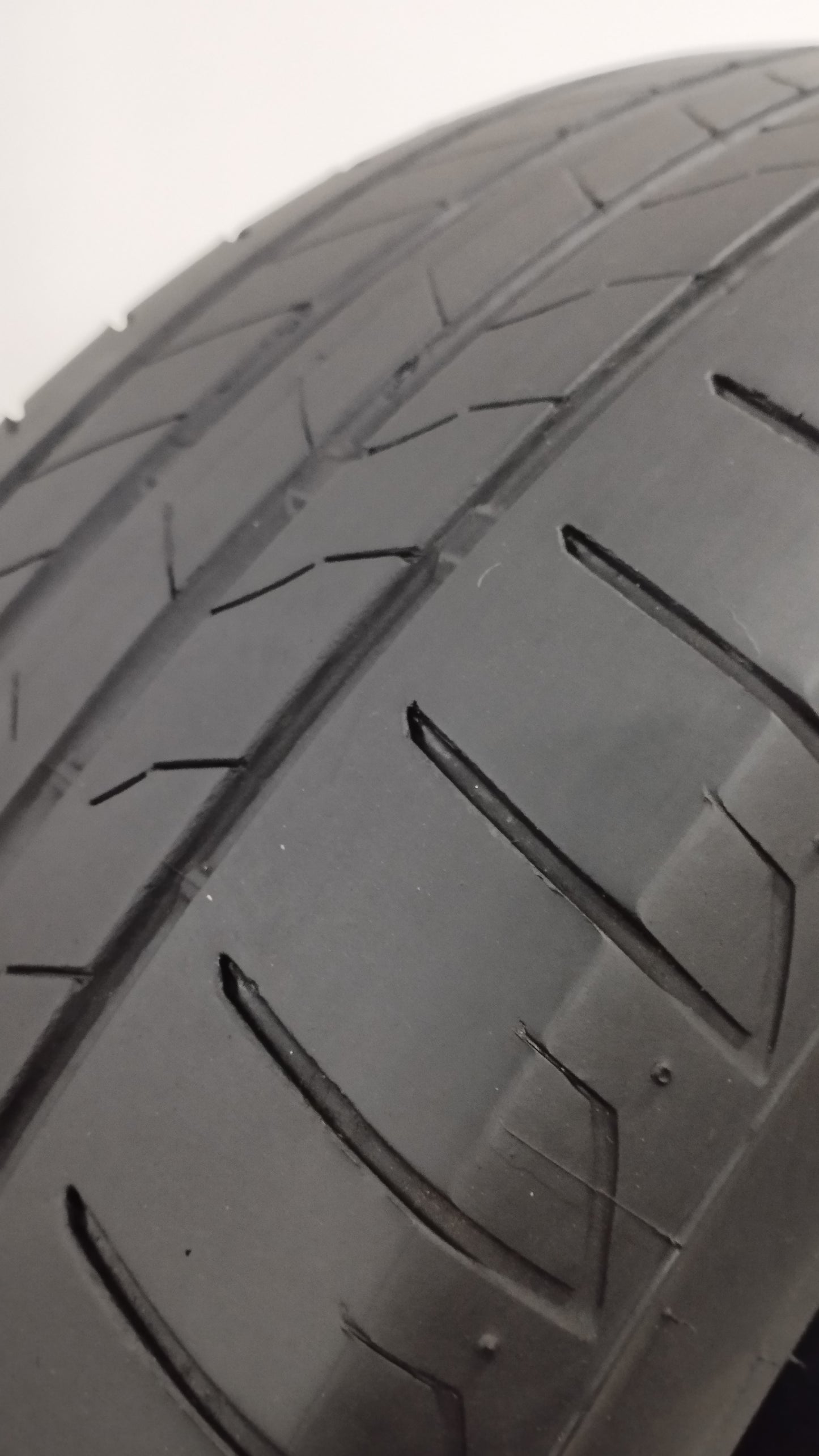 bridgestone 225/65 r17 alenza 001 cod.YY161