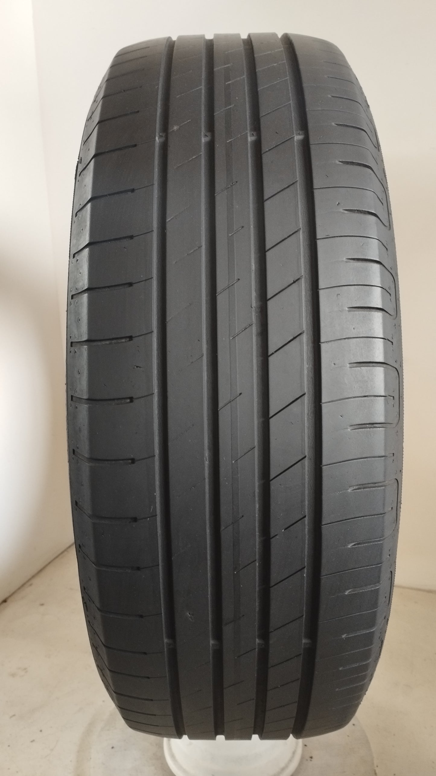 goodyear 215/60 r17 efficient grip cod.YY275