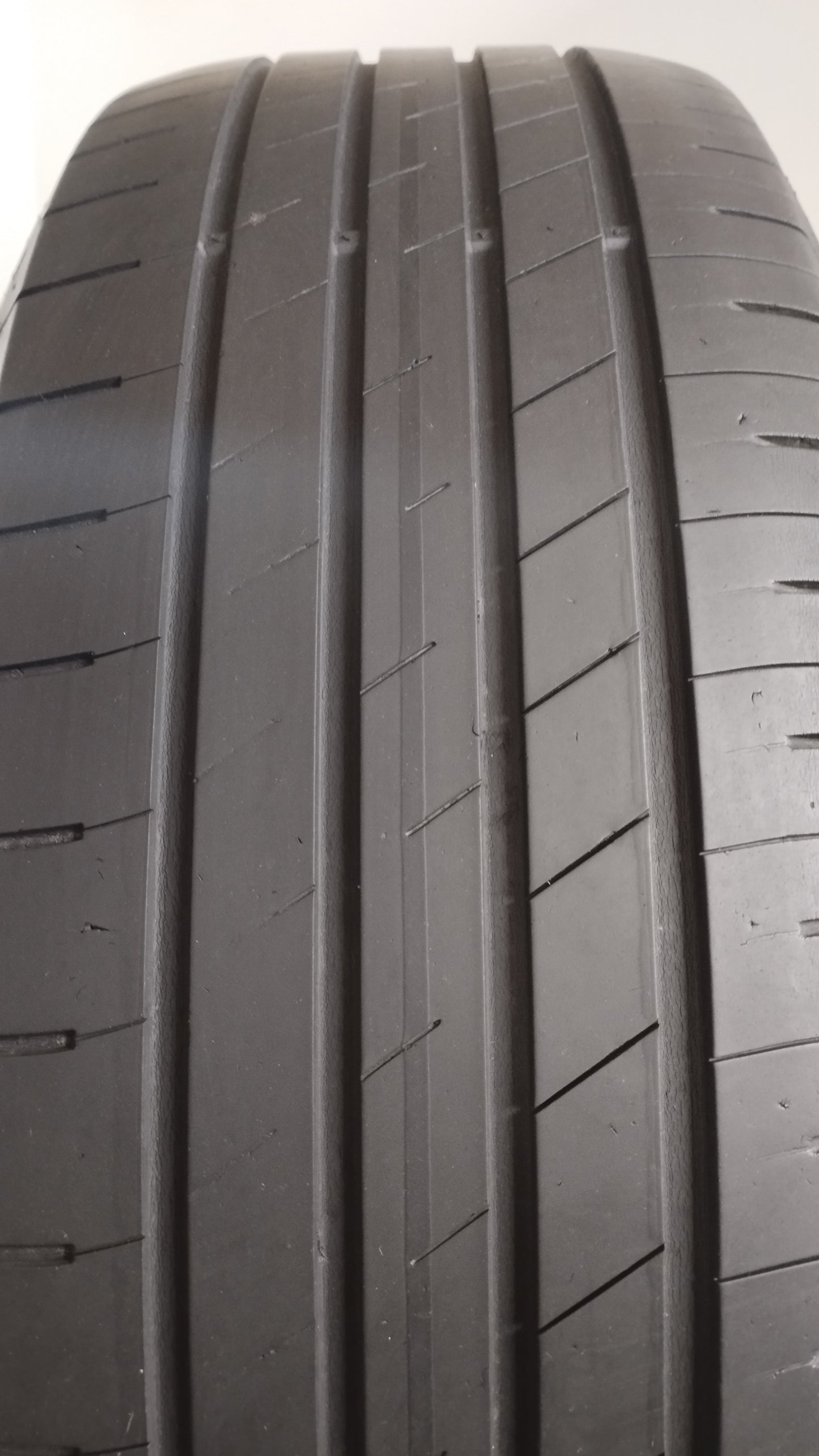 goodyear 215/60 r17 efficient grip cod.YY275