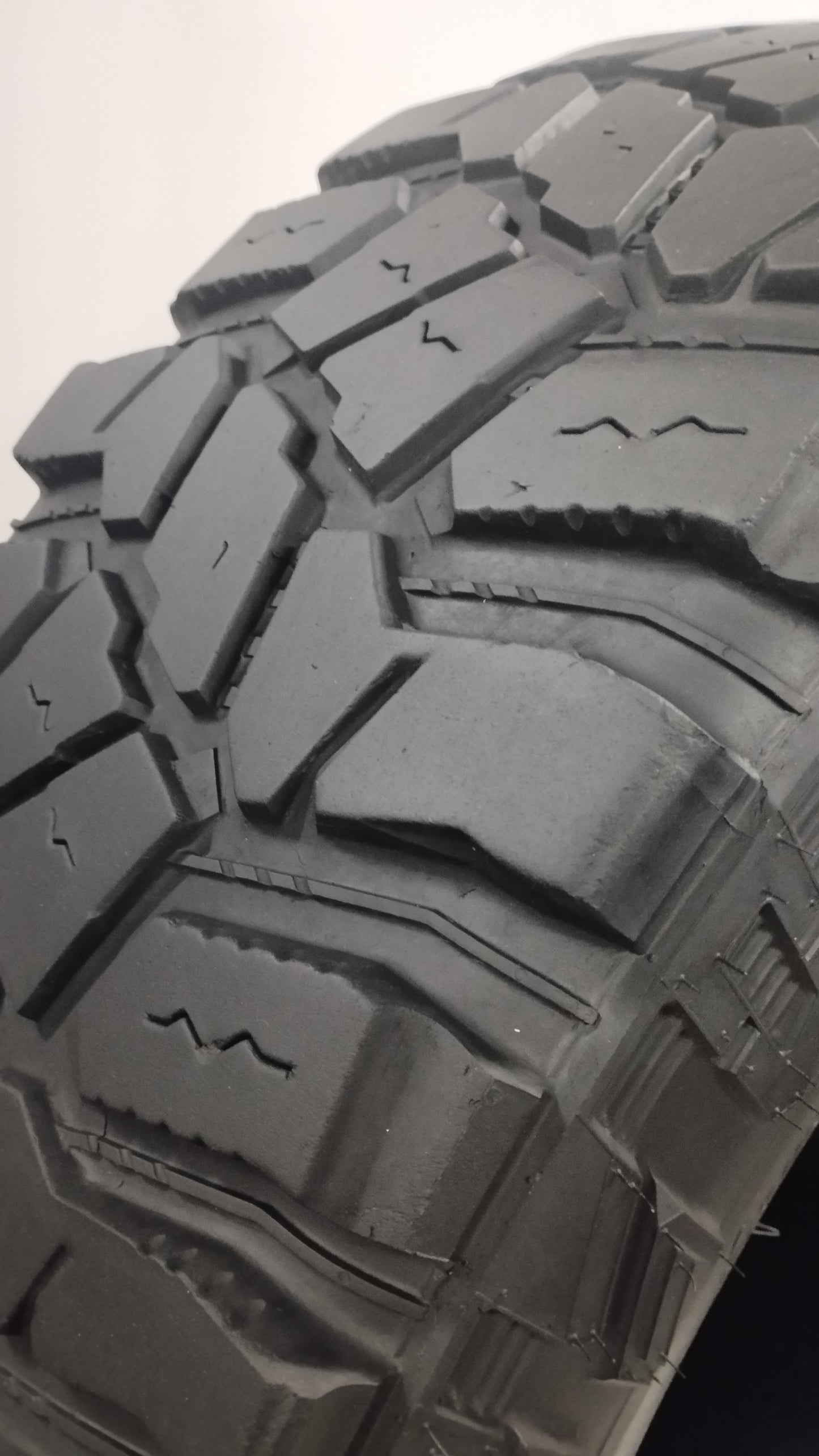 cooper 305/70 r18 discoverer stt pro cod.YY343