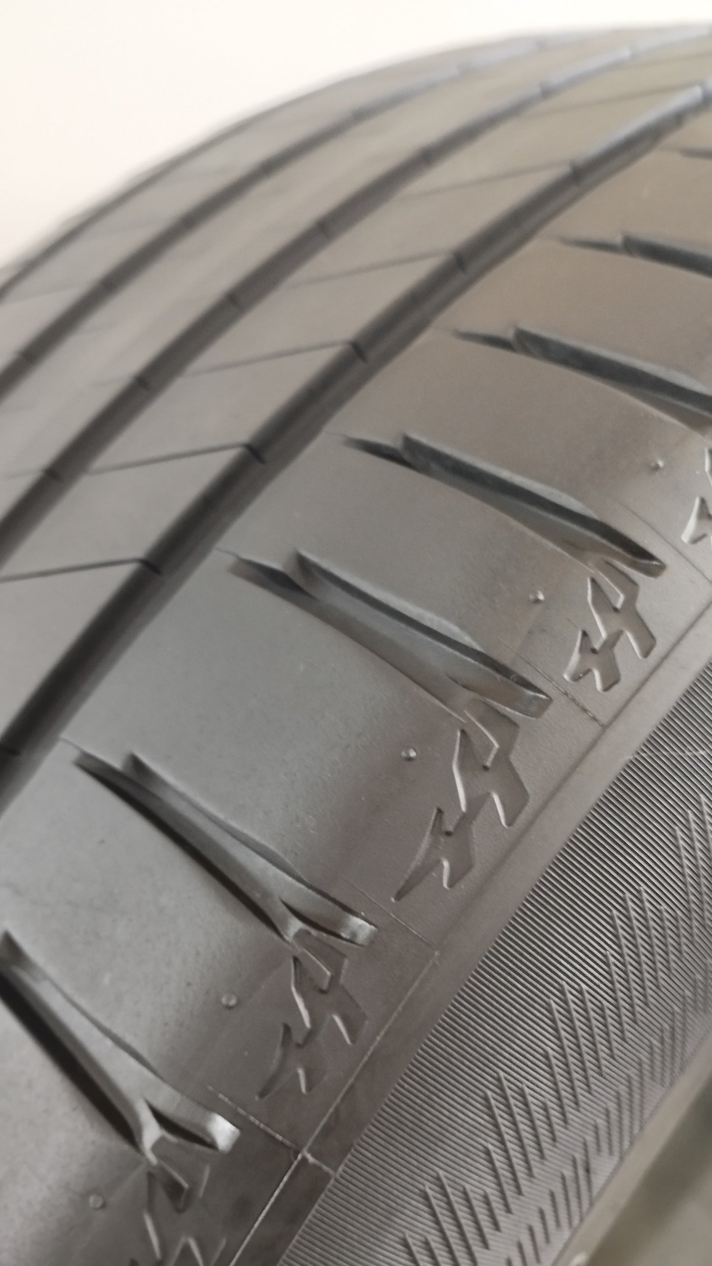 michelin 285/40 r20 latitude sport 3 mo YY35