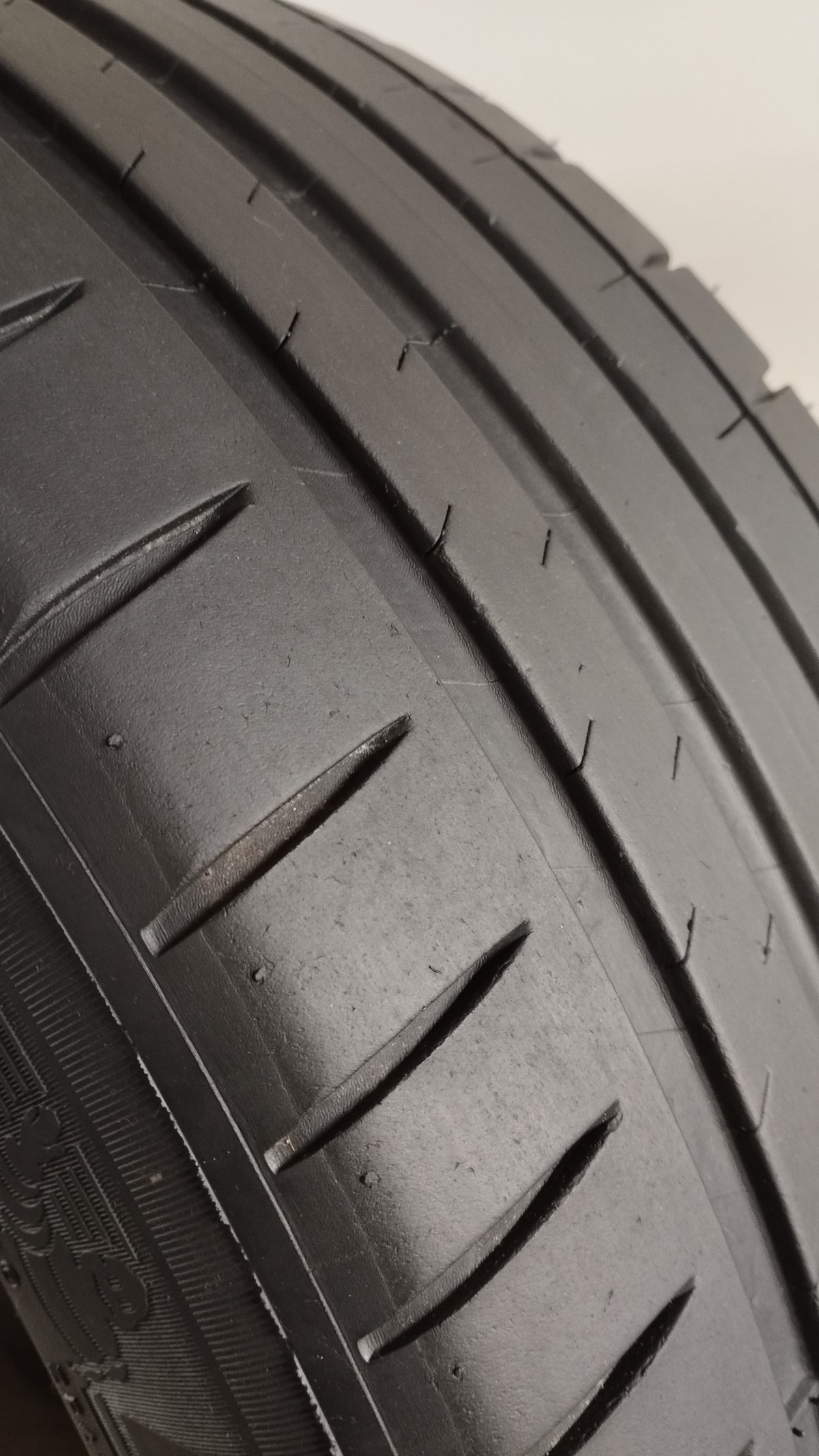 michelin pilotsport 4 235/45 r17 battistrada 5.0 mm cod.YY388
