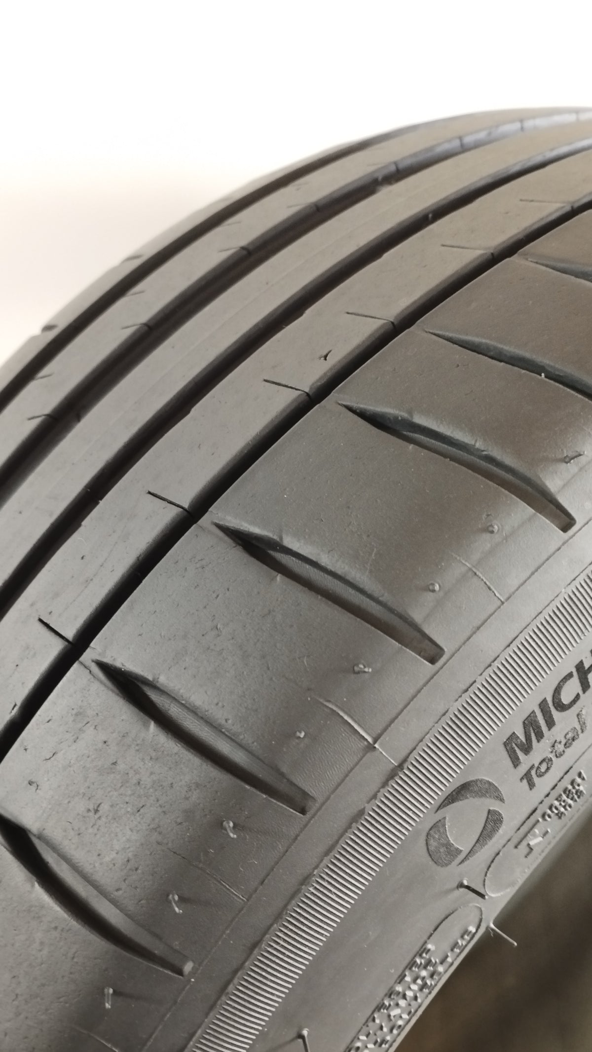 michelin pilotsport 4 235/45 r17 battistrada 5.0 mm cod.YY388
