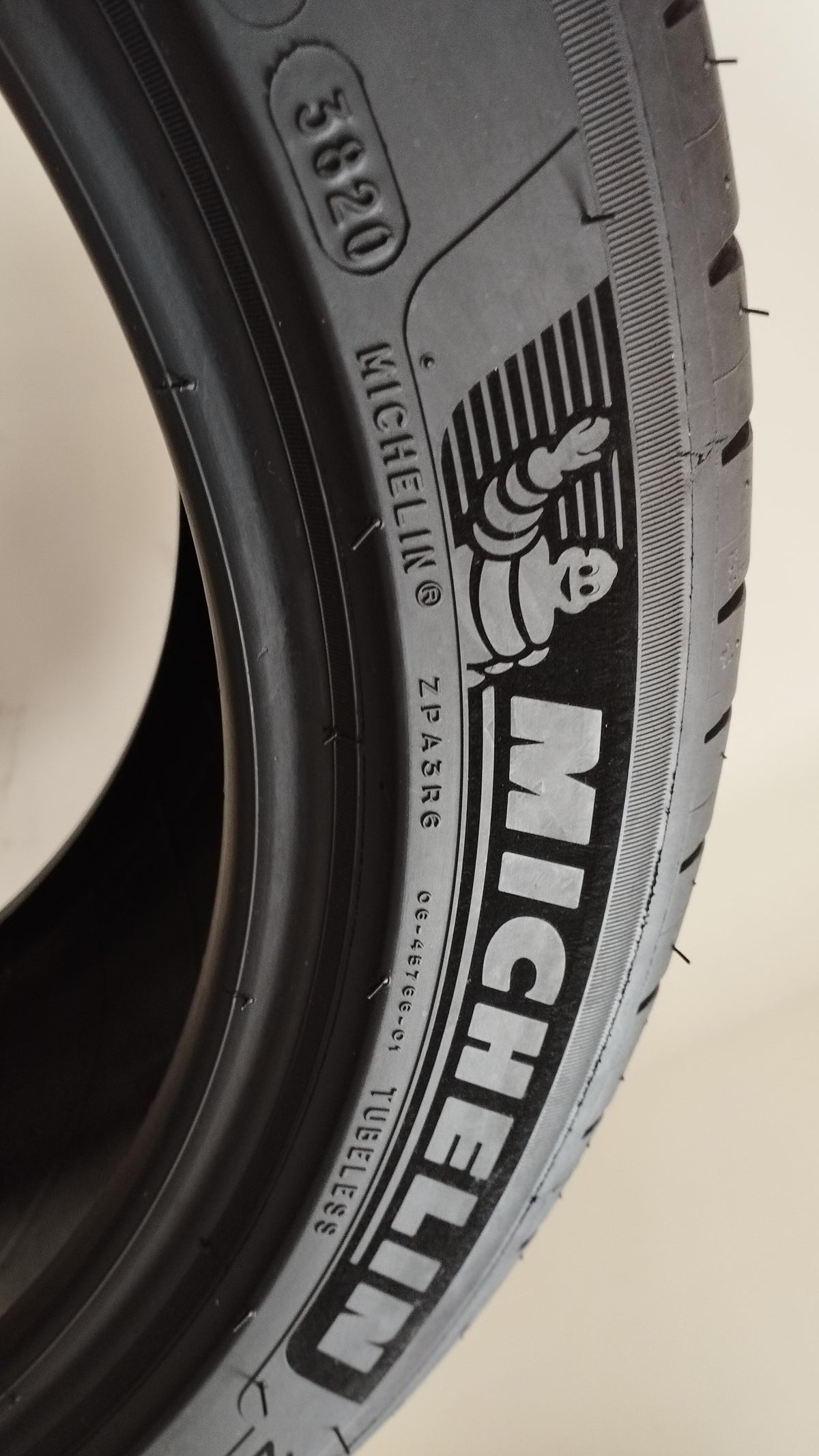 michelin pilotsport 4 235/45 r17 battistrada 5.0 mm cod.YY388