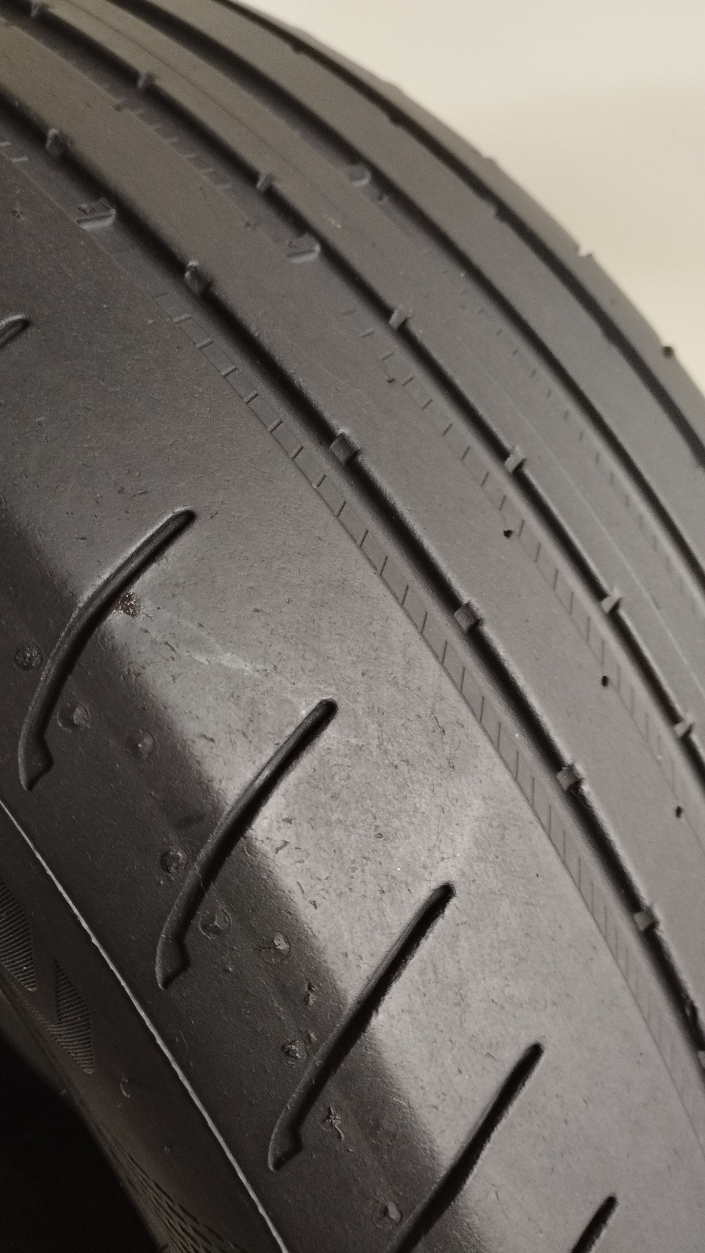 goodyear 235/45 r19 eagle f1 cod.YY389
