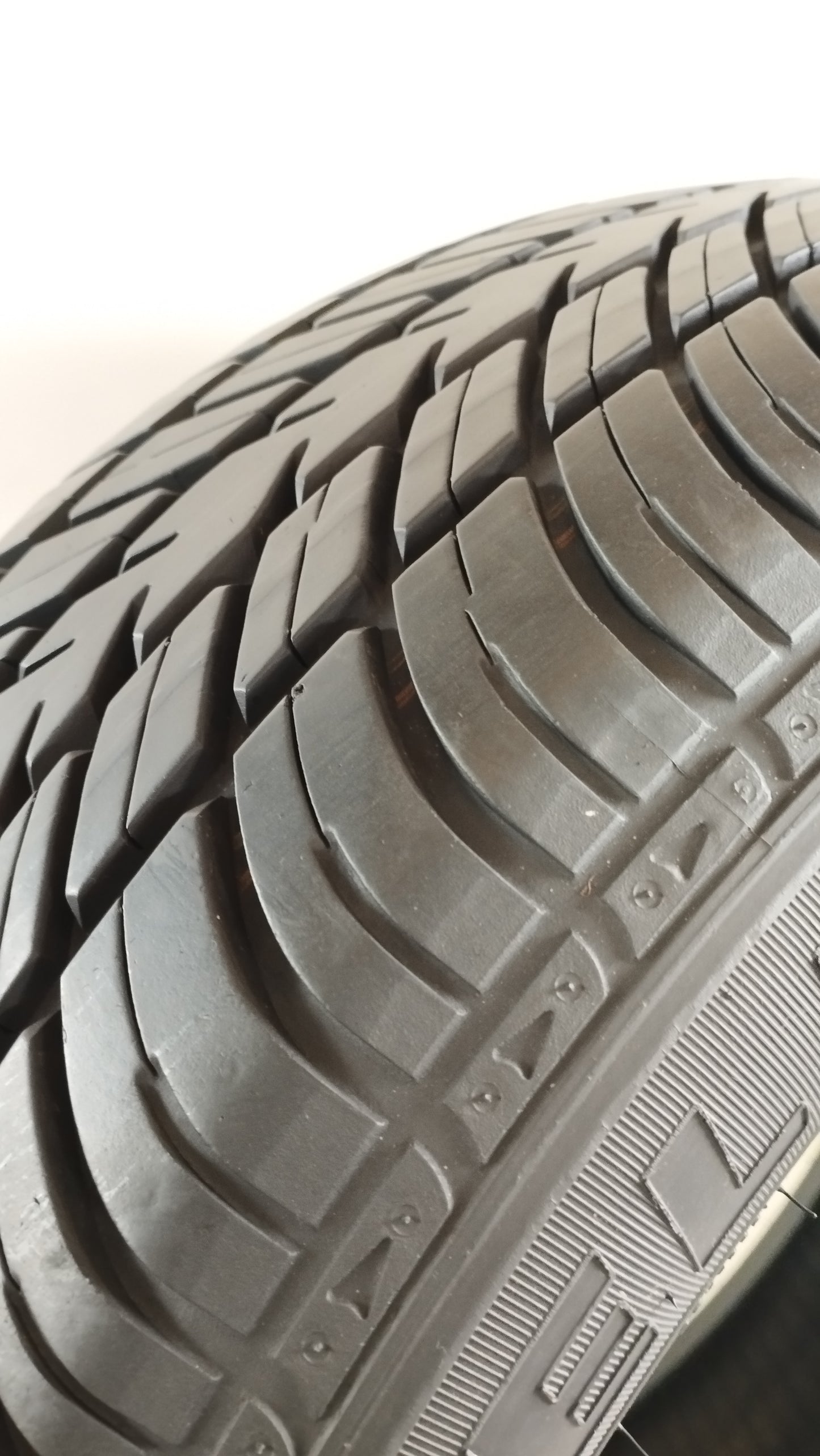 kelly 205/55 r16 uhp cod.YY391