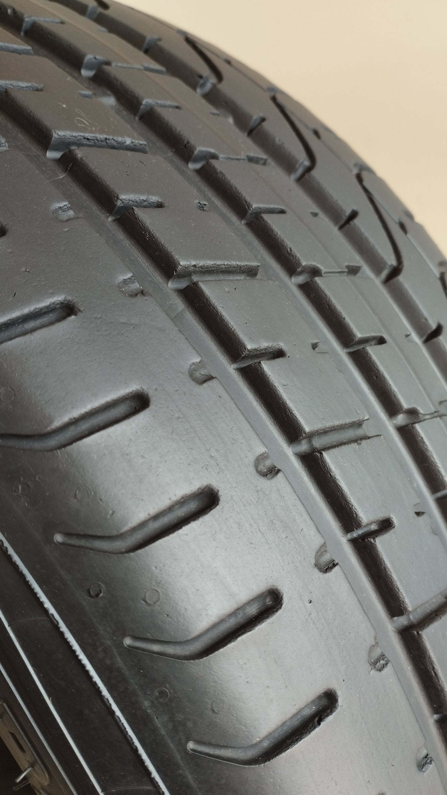 pirelli 255/40 r18 t005 pzero MO cod.YY402