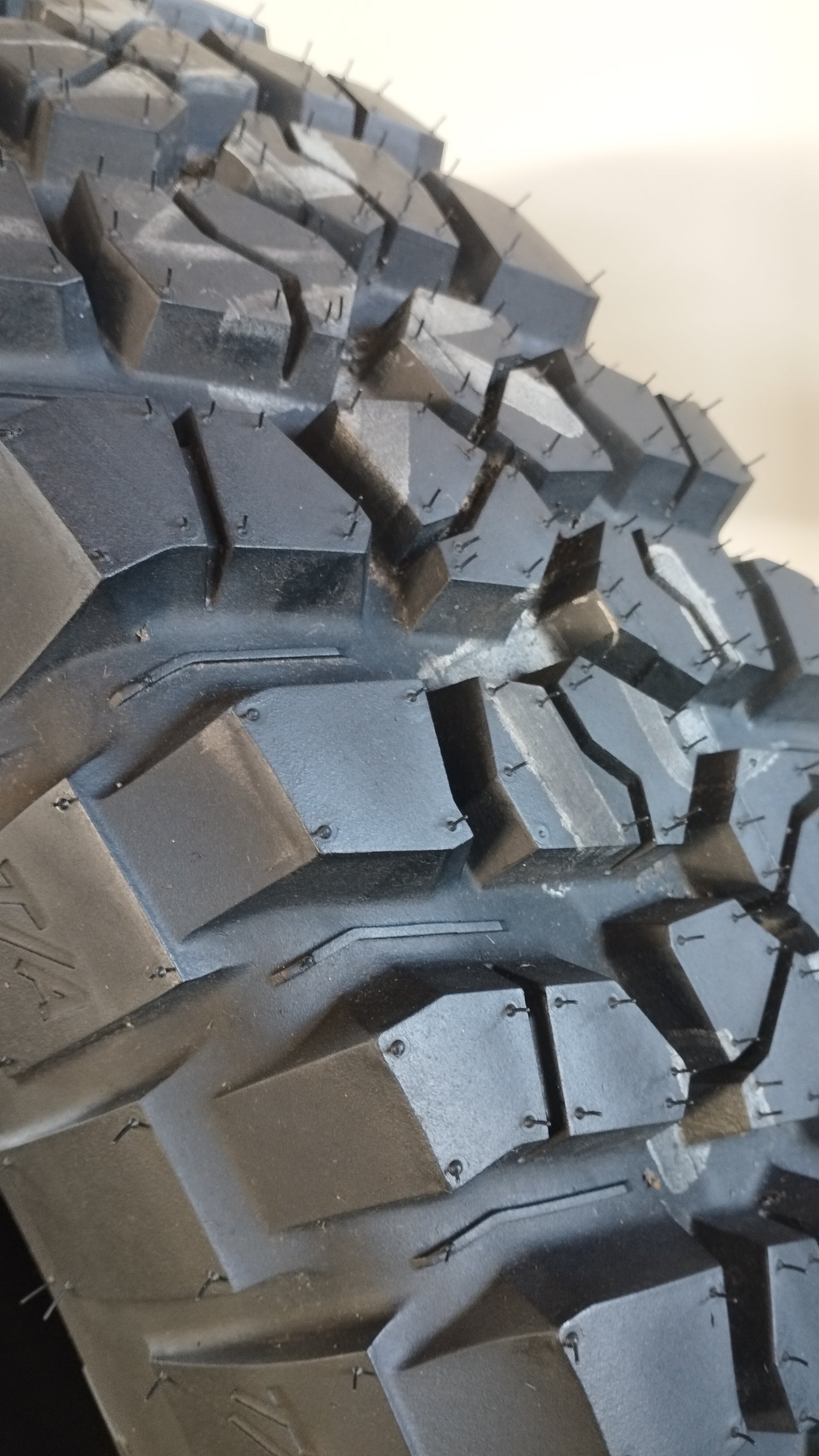 bfgoodrich 235/85 r16 mud terrain T/A cod.YY434