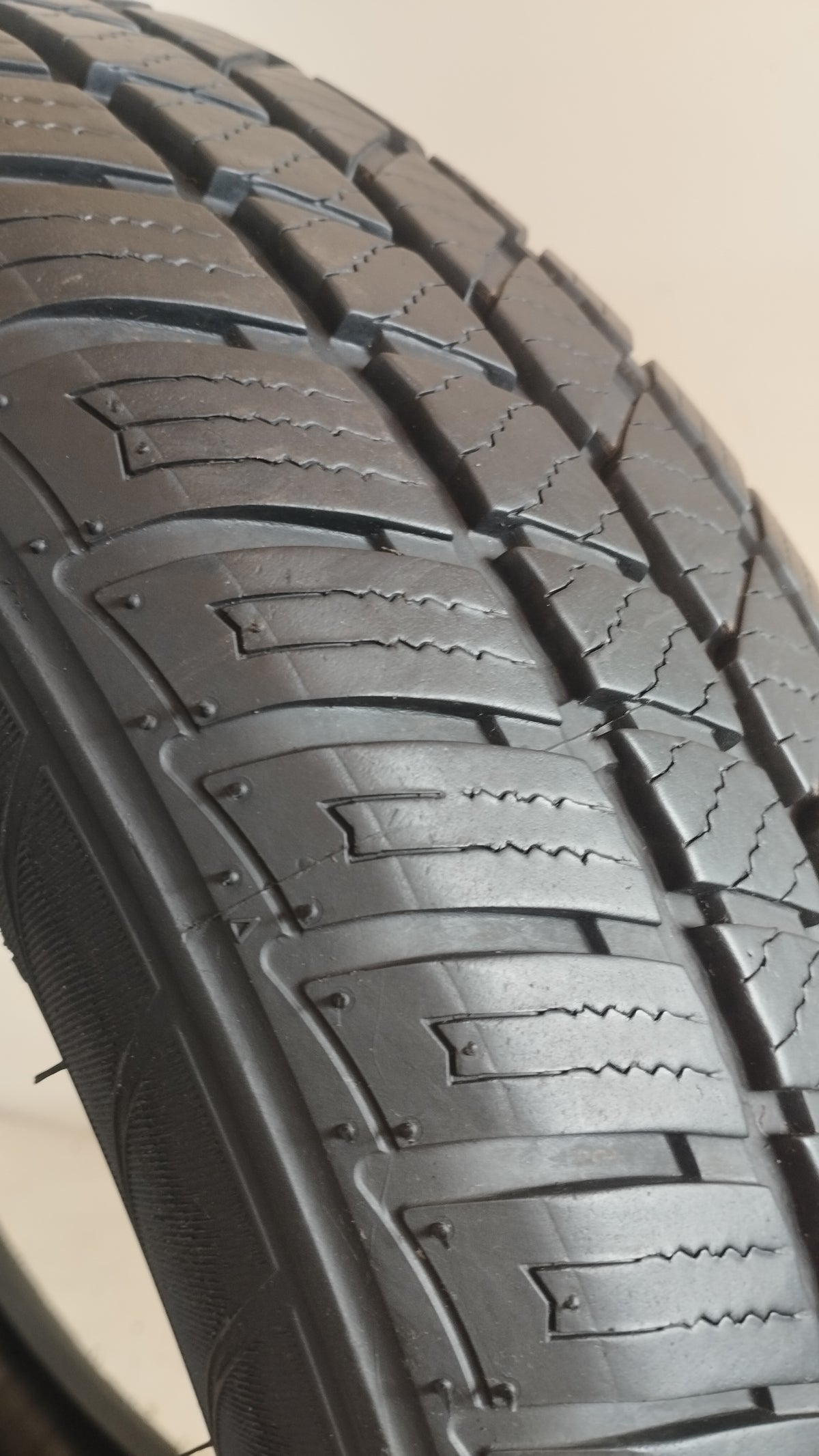 kenda kenetica 4S 175/65 r15 (5.5 mm) cod.YY518