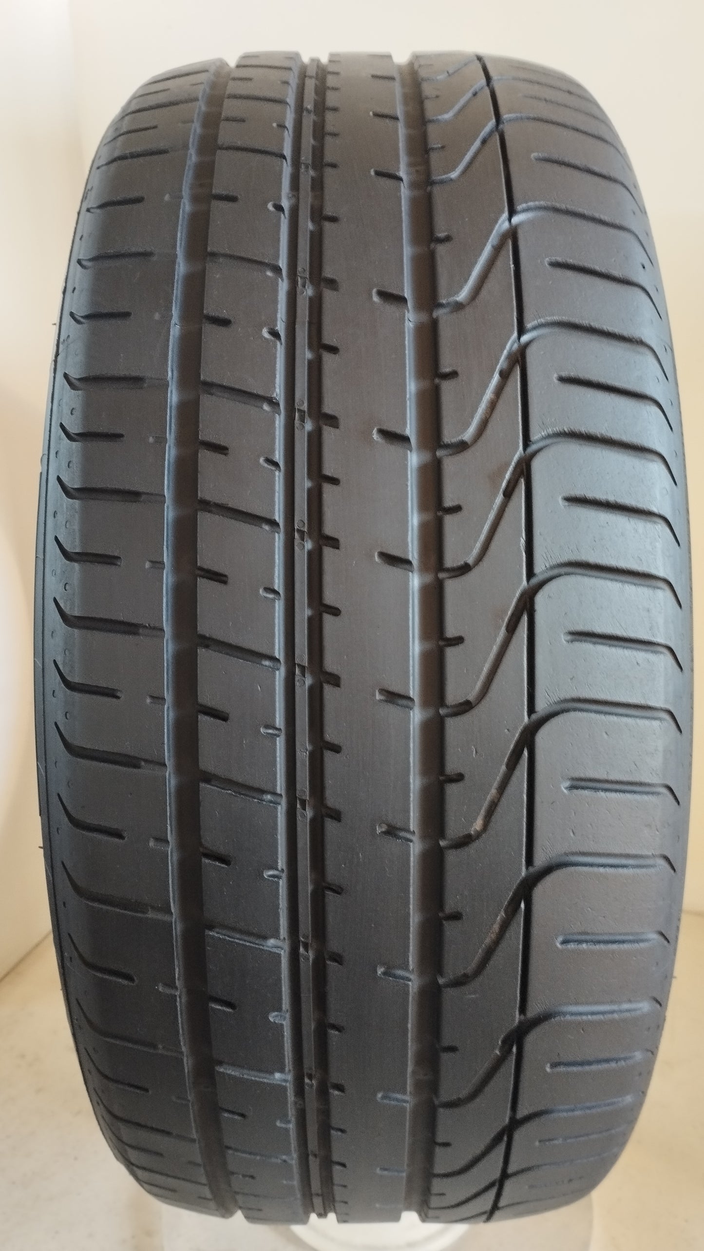 pirelli 255/45 r19 pzero ao cod.YY64