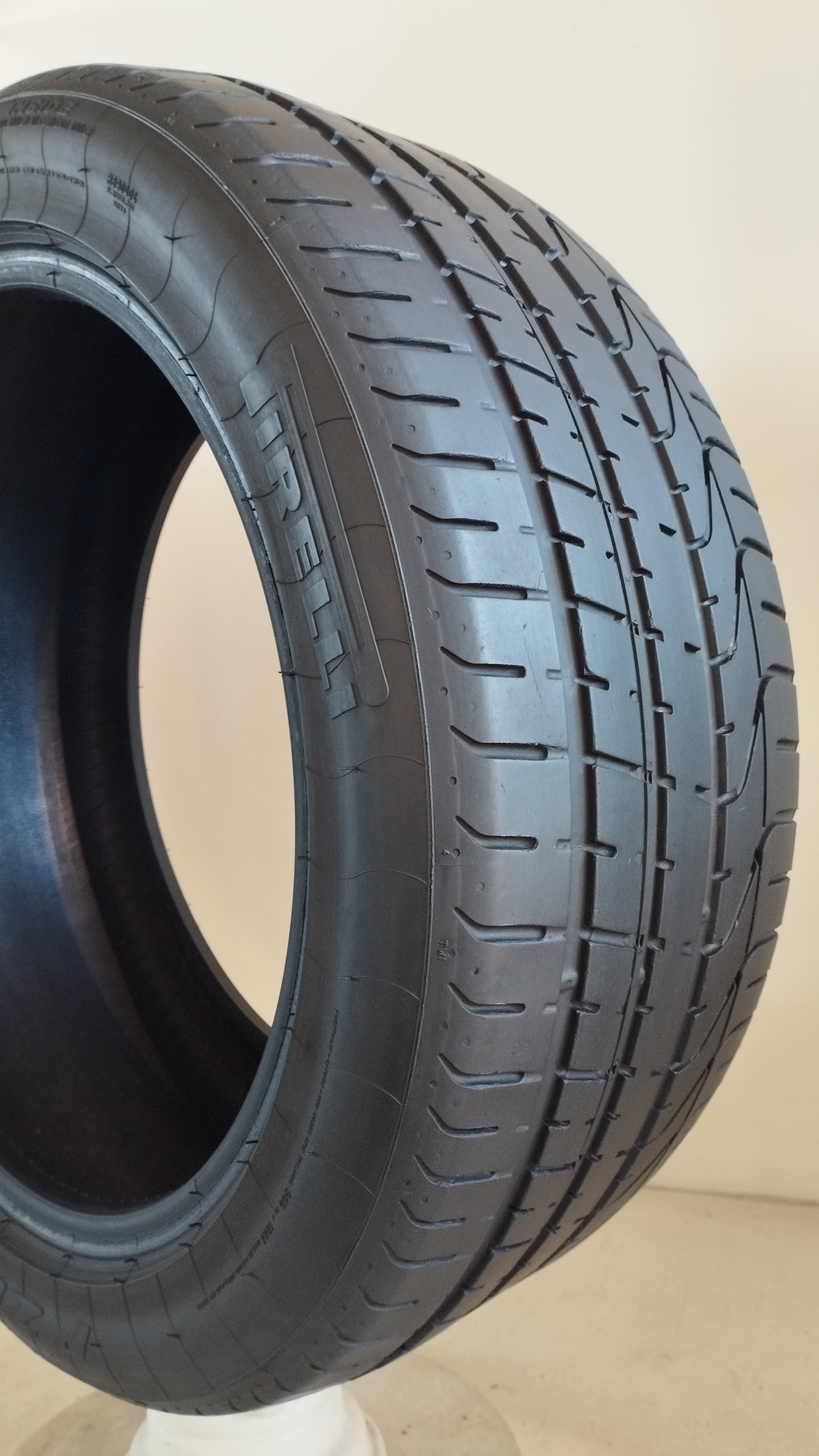 pirelli 255/45 r19 pzero ao cod.YY64