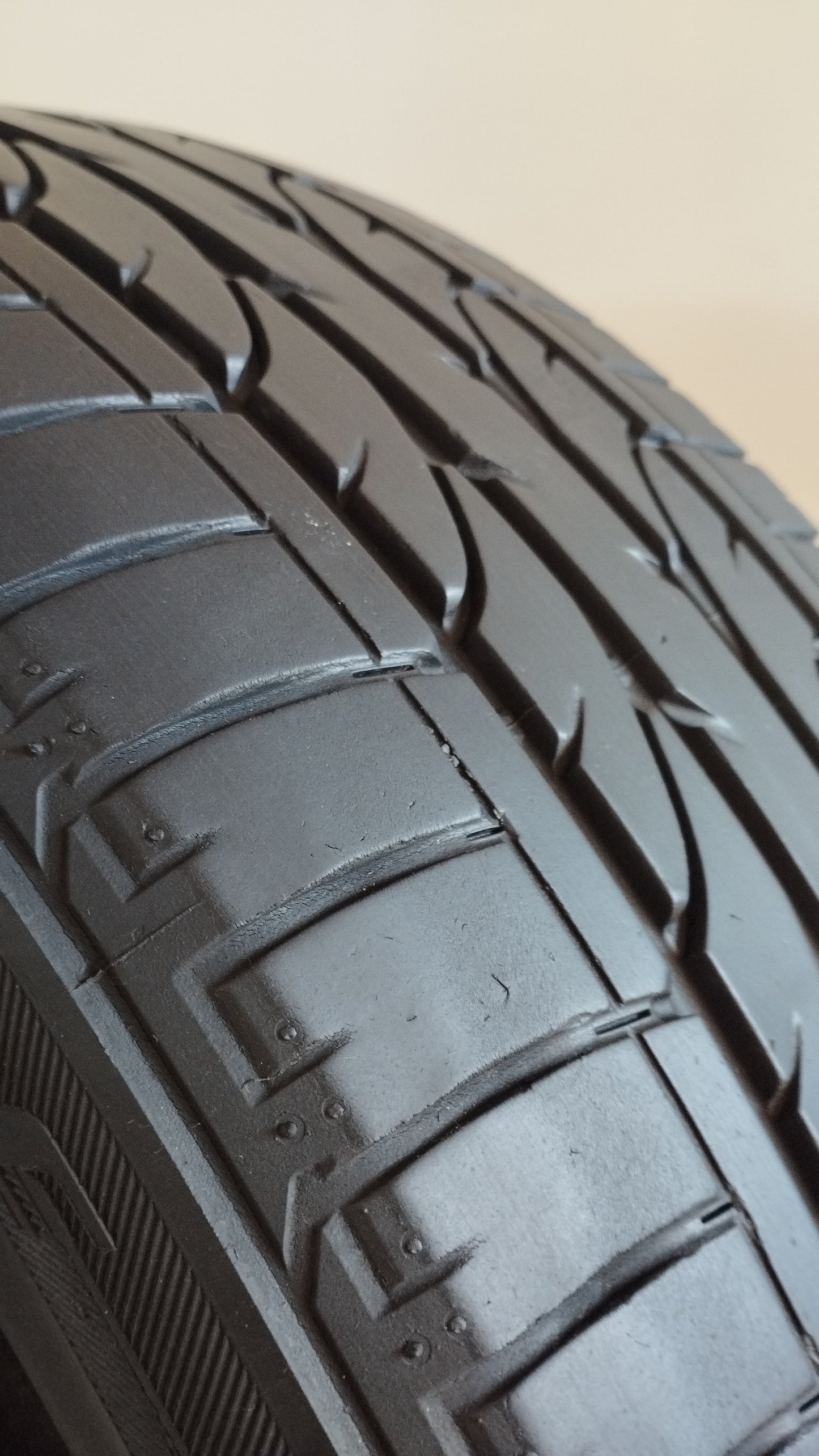 bridgestone 225/45 r19 dueler h/p sport cod.YY69