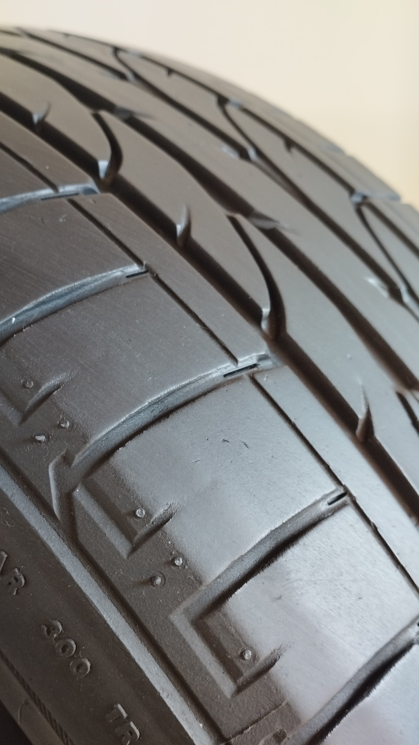 bridgestone 225/45 r19 dueler h/p sport cod.YY70