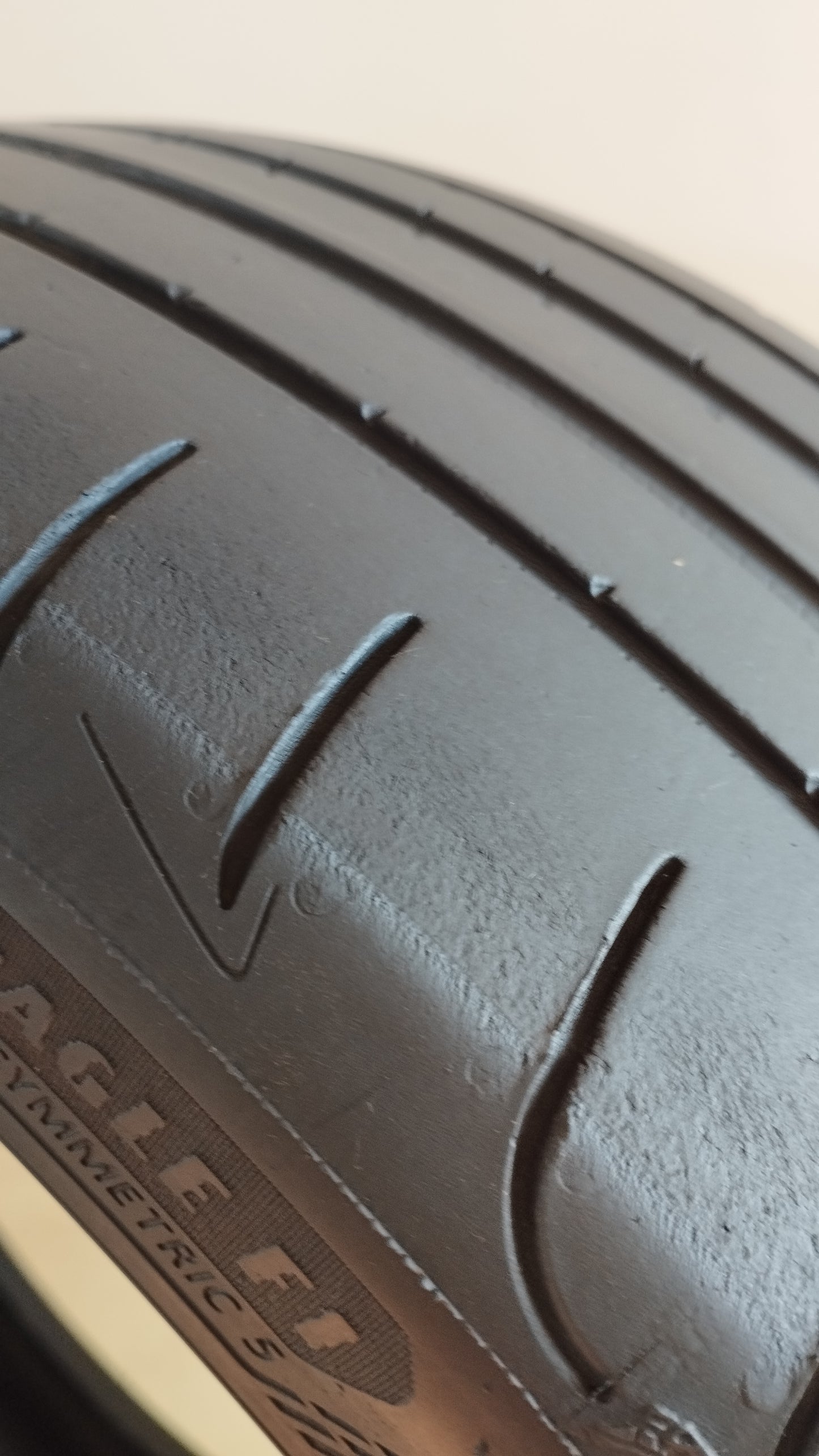 goodyear 235/35 r19 eagle f1 cod.YY82