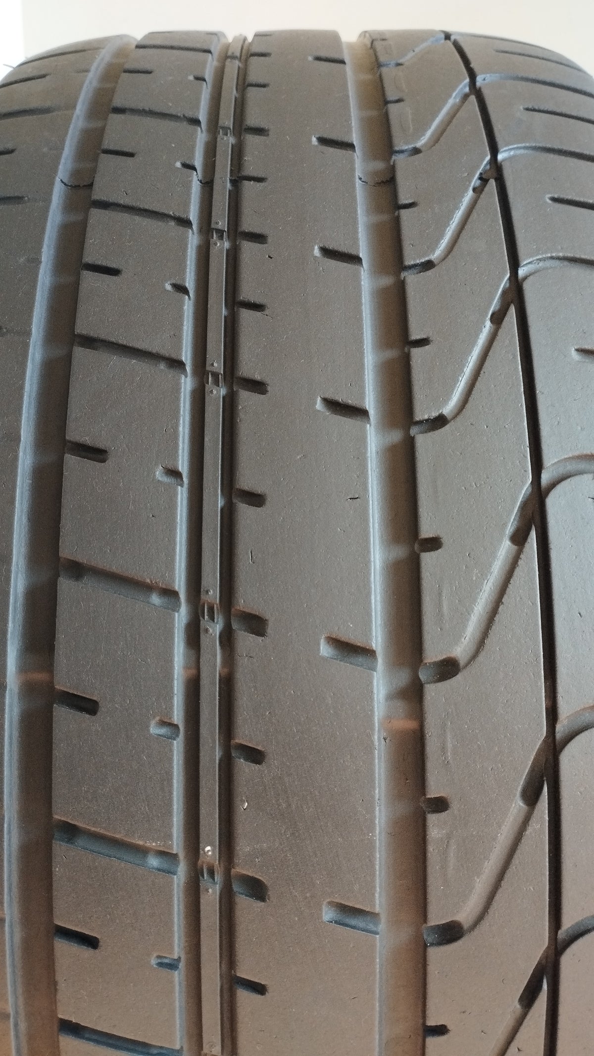 pirelli 275/40 r19 pzero mo cod.YY86