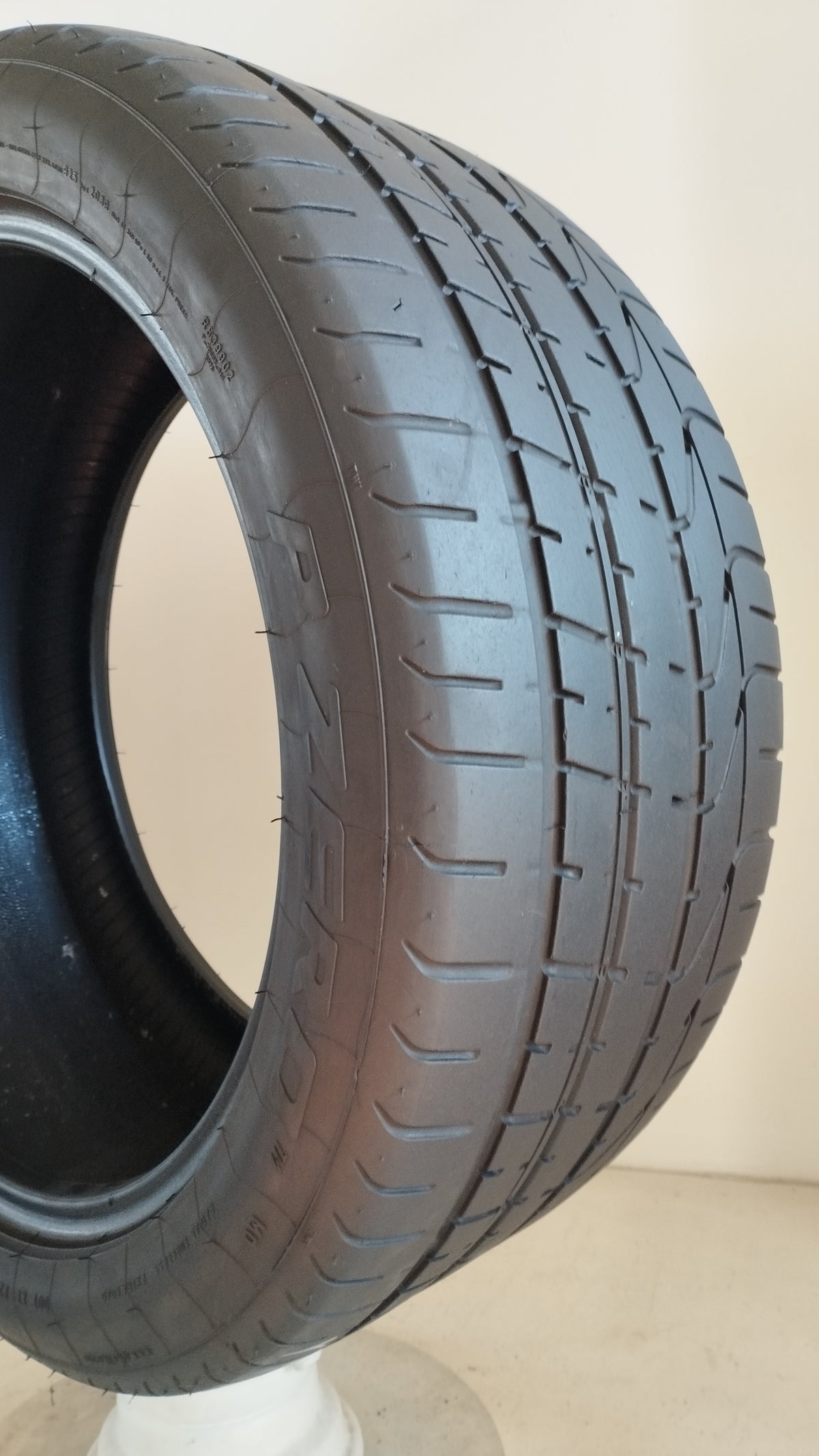 pirelli 275/40 r19 pzero mo cod.YY86
