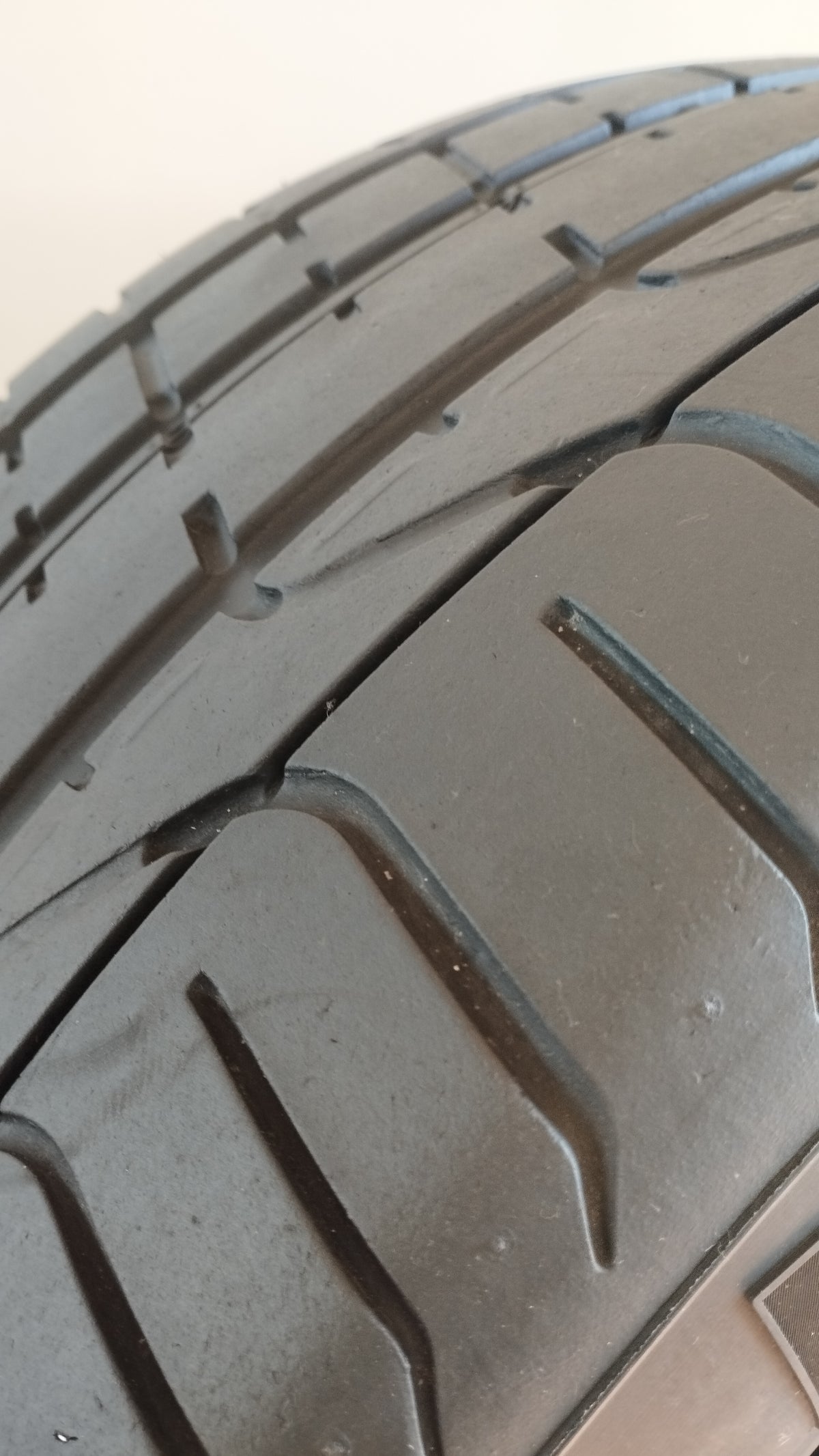 pirelli 275/40 r19 pzero mo cod.YY86