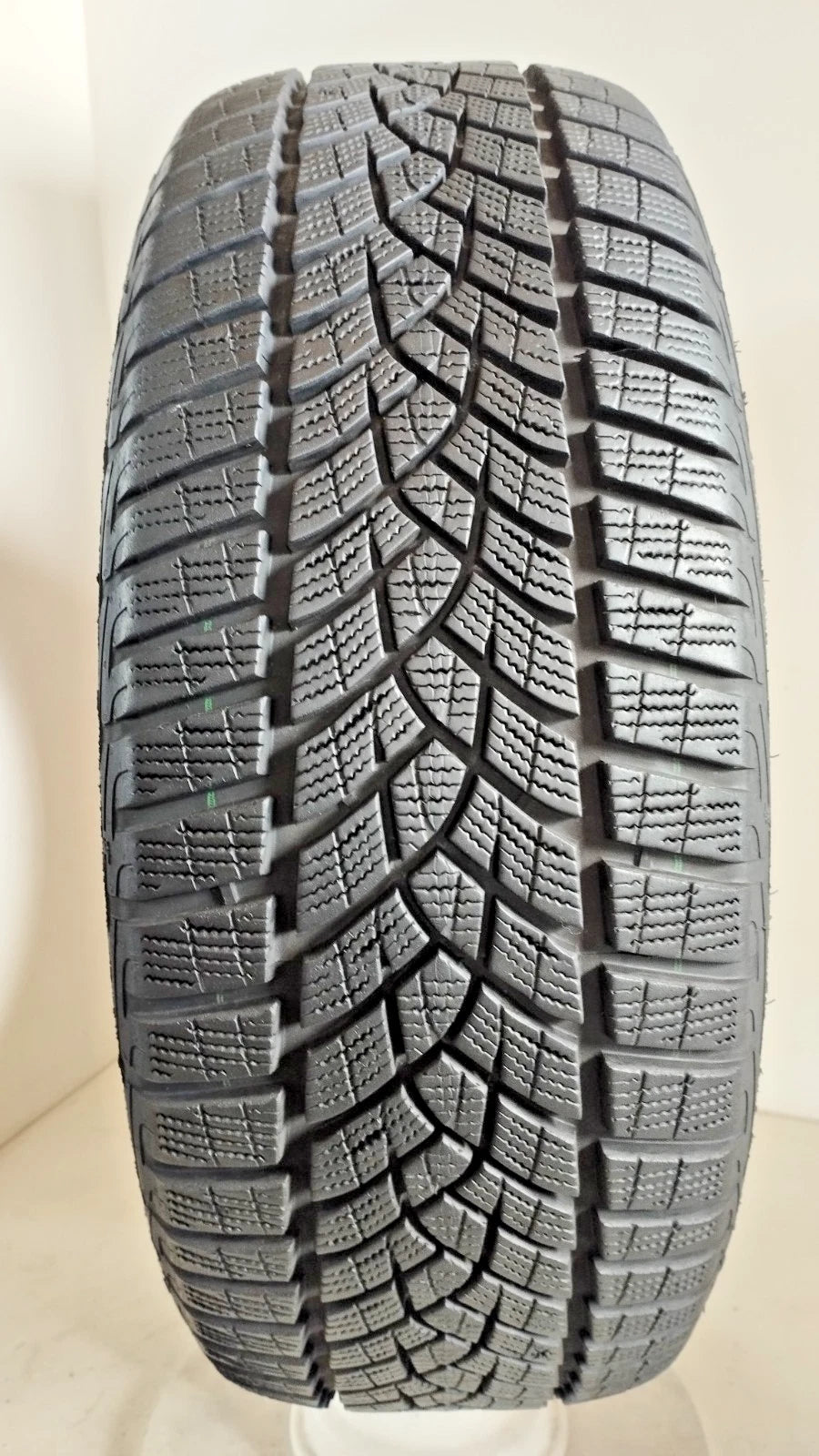 goodyear 215/55 r17 ultragrip Art. XX48