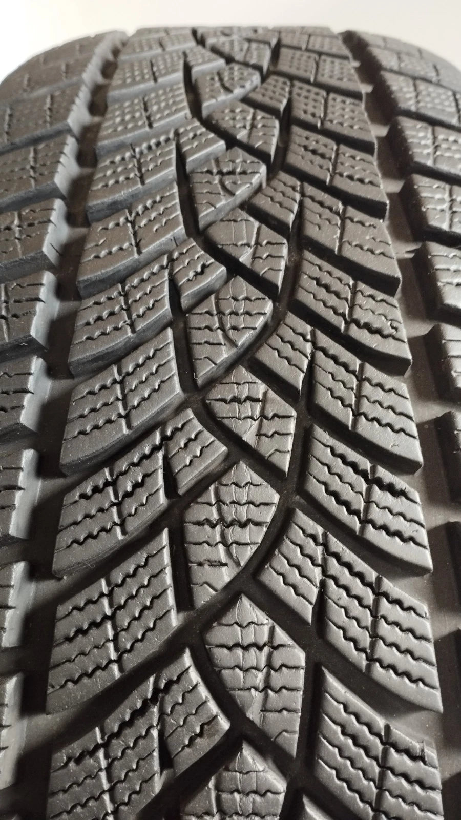 goodyear 215/55 r17 ultragrip Art. XX48