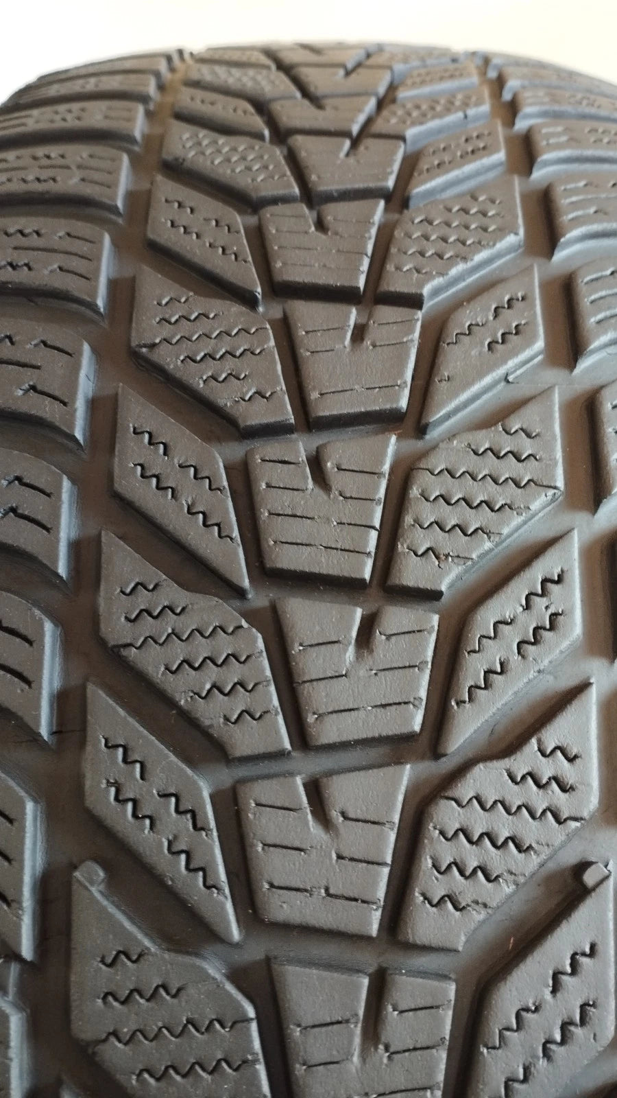 hankook 235/55 r19 wintericept evo 3x  Art. XX41