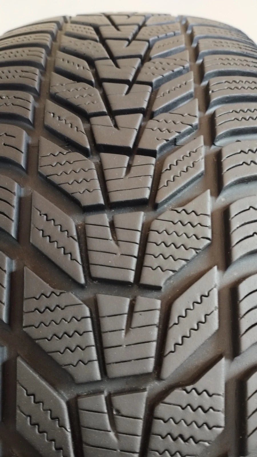 hankook 215/60 r17 wintericept evo 3  Art. XX42