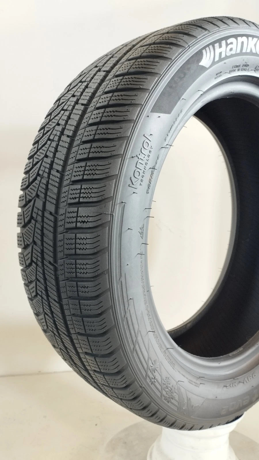 hankook 215/55 r17 wintericept evo 2  Art. XX47