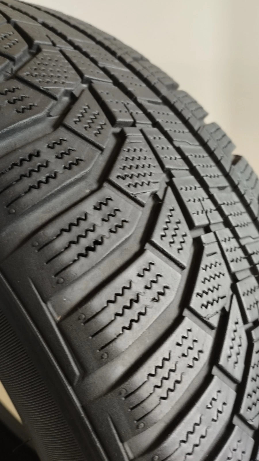 hankook 215/55 r17 wintericept evo 2  Art. XX47