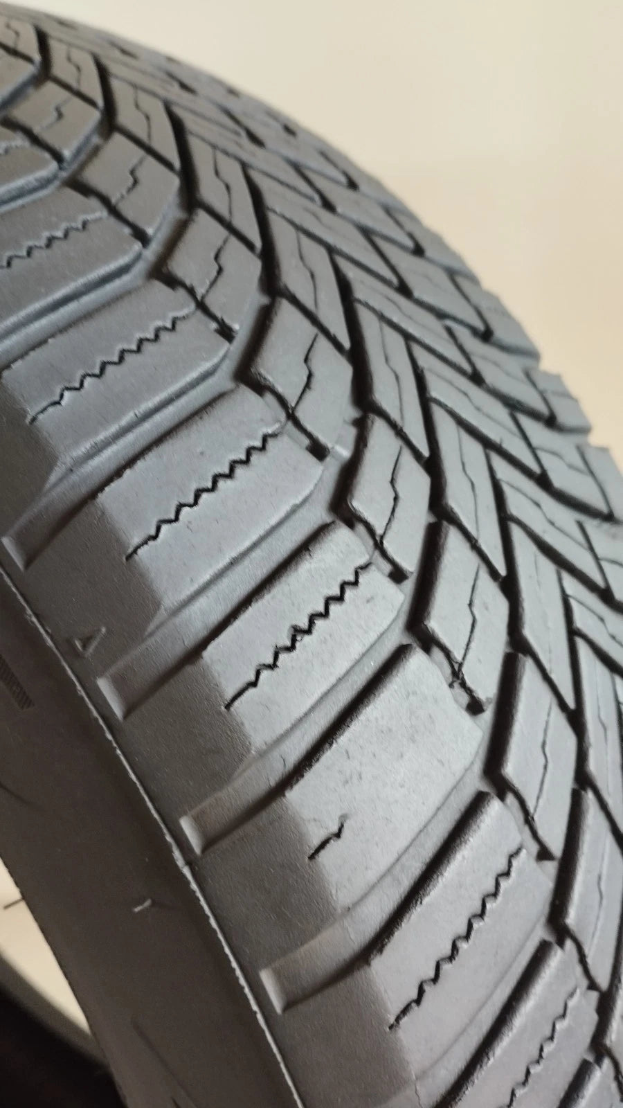 bridgestone 195/60 r15 weather control all season cod.YY218