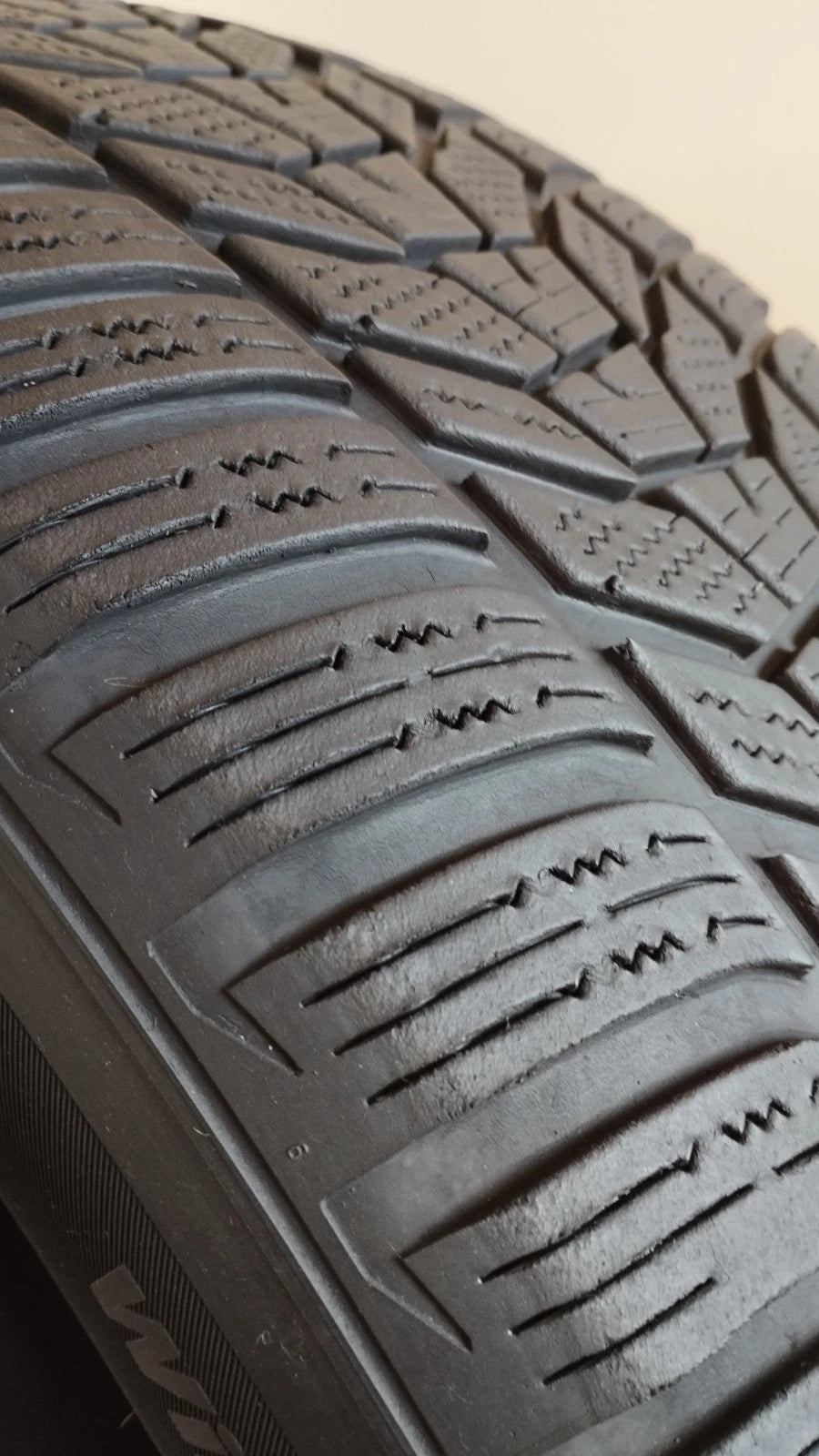 hankook 235/55 r19 wintericept evo 3x  Art. XX41
