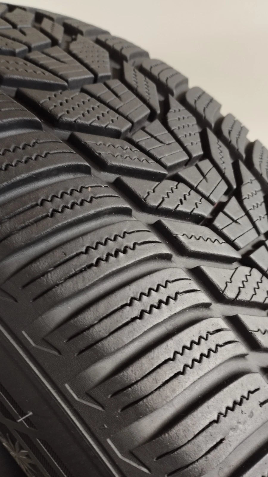 hankook 215/60 r17 wintericept evo 3  Art. XX43