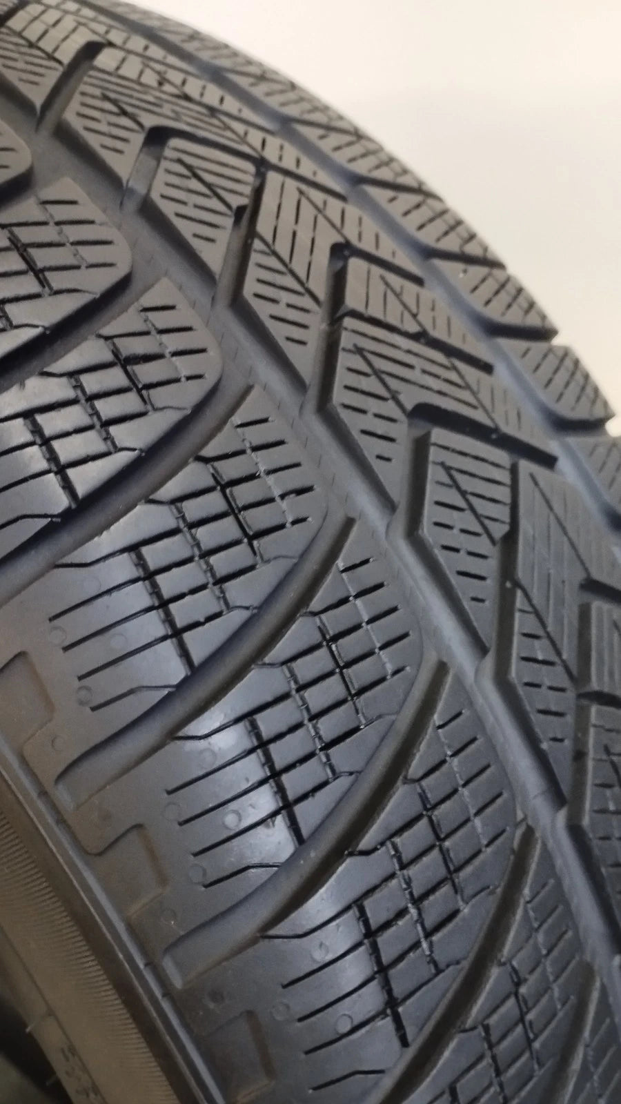 pirelli 255/45 r20 scorpion winter mgt Art. XX37