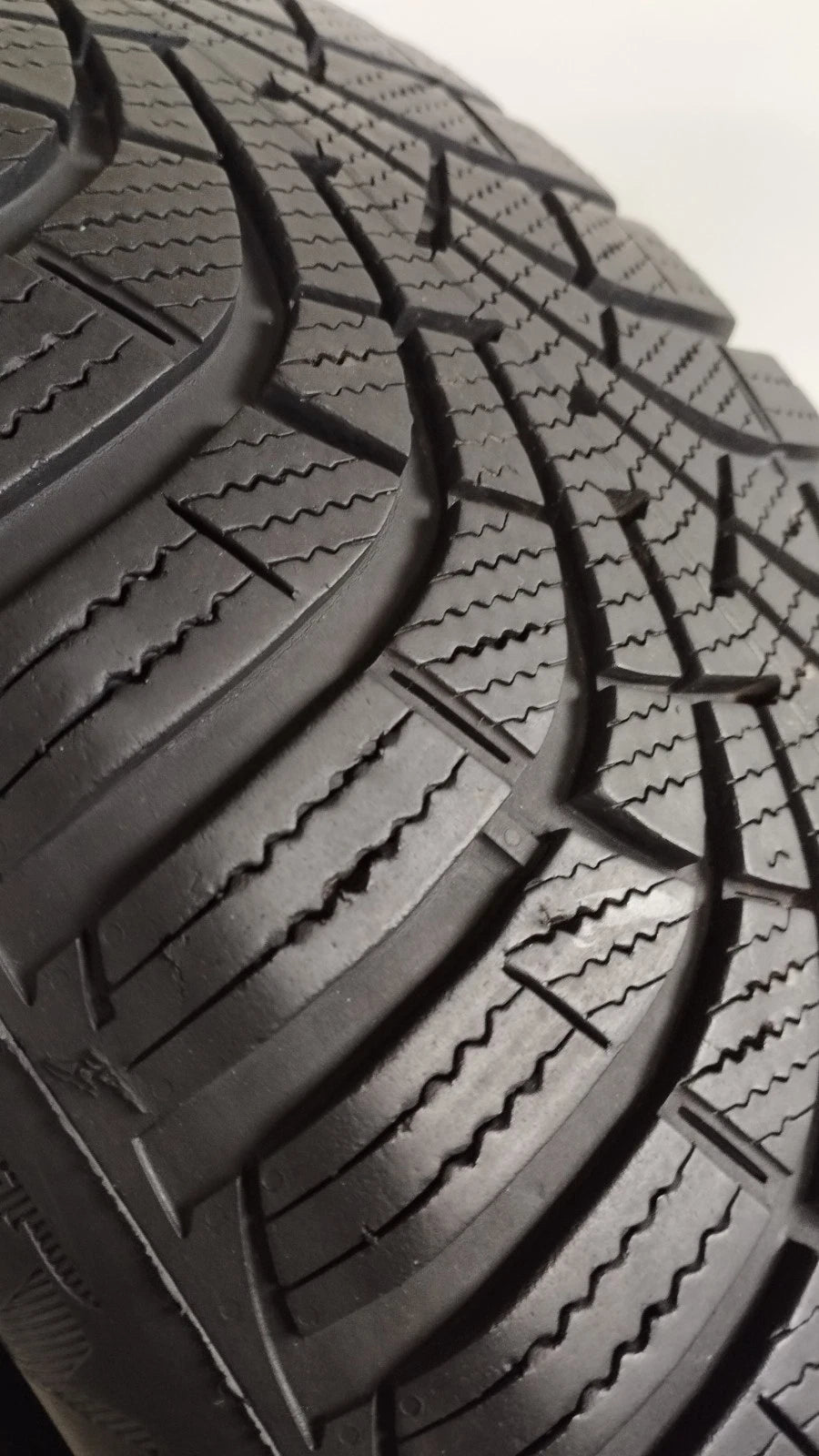 goodyear 195/60 r16 ultragrip 9 Art. XX62