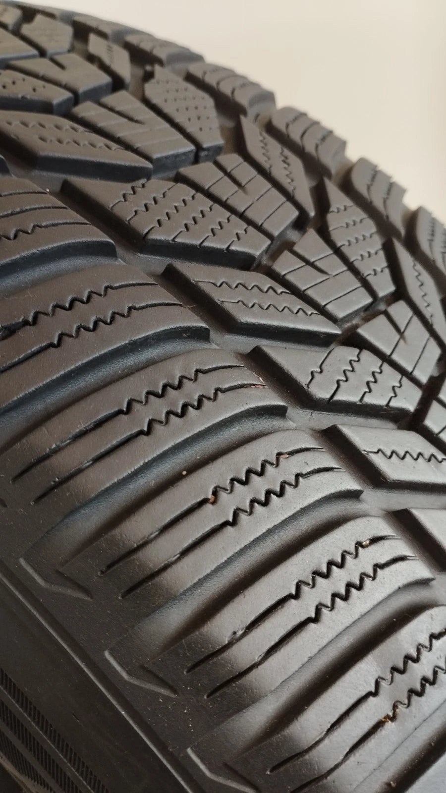 hankook 215/60 r17 wintericept evo 3  Art. XX42