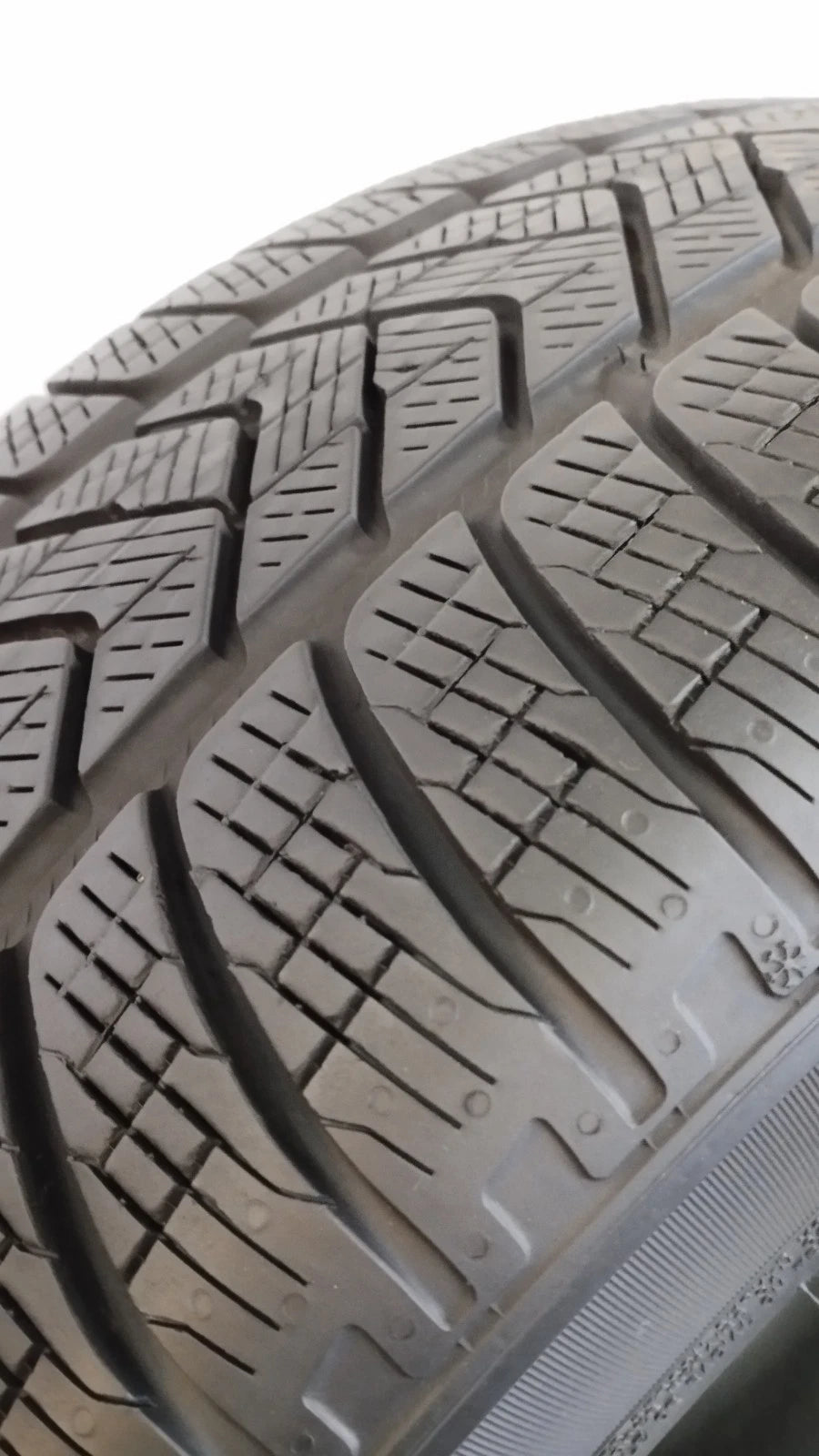 pirelli 255/45 r20 scorpion winter mgt Art. XX37