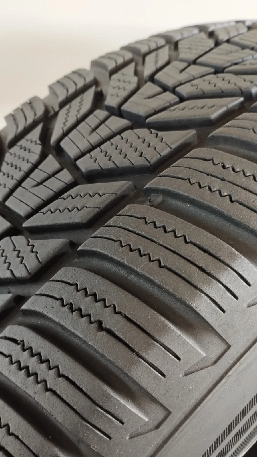 hankook 215/60 r17 wintericept evo 3  Art. XX43