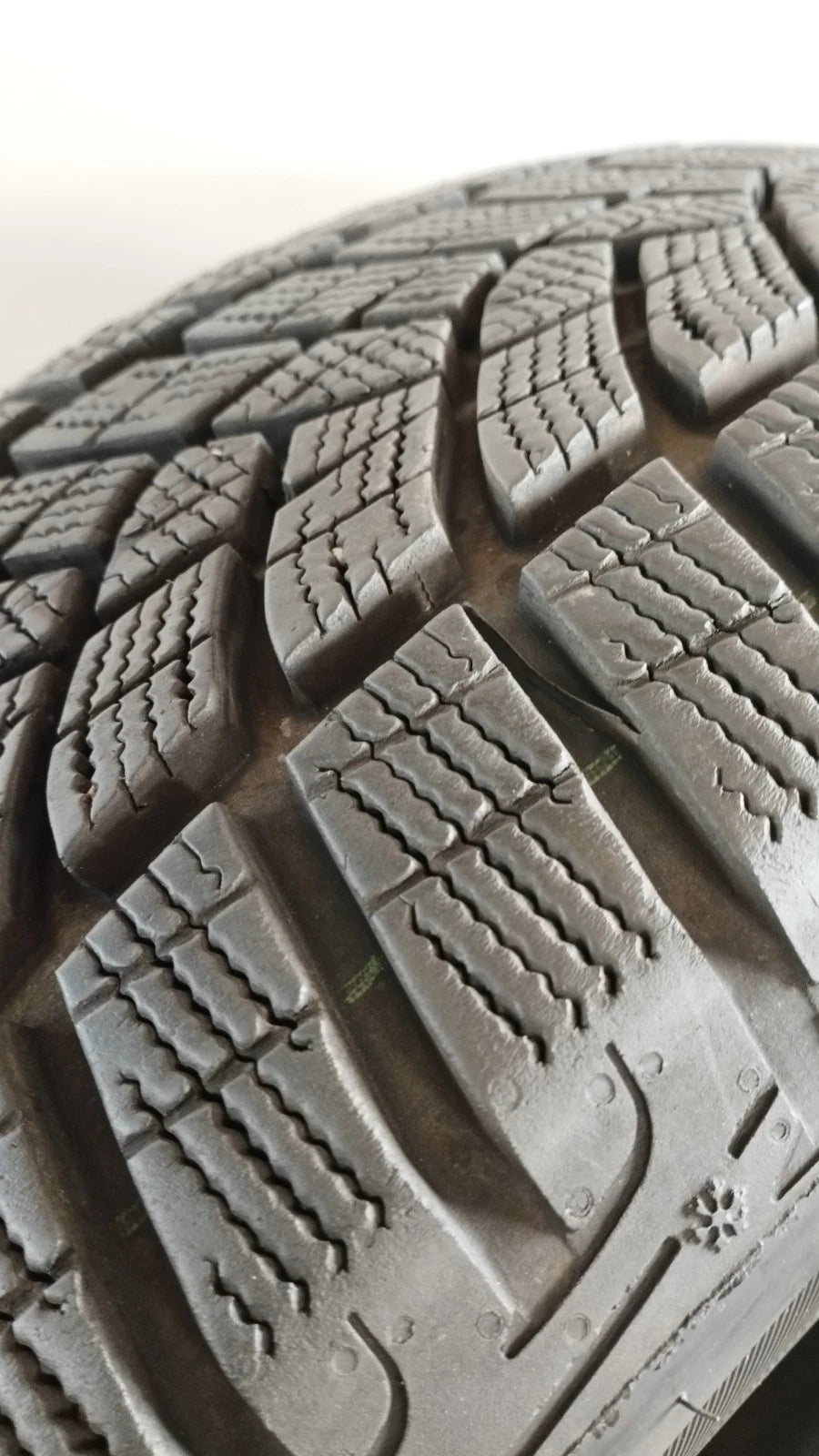 goodyear 215/55 r17 ultragrip Art. XX48