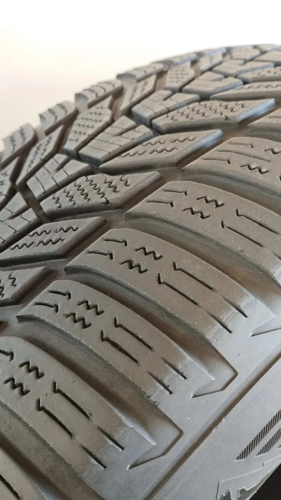 hankook 235/55 r19 wintericept evo 3x  Art. XX41