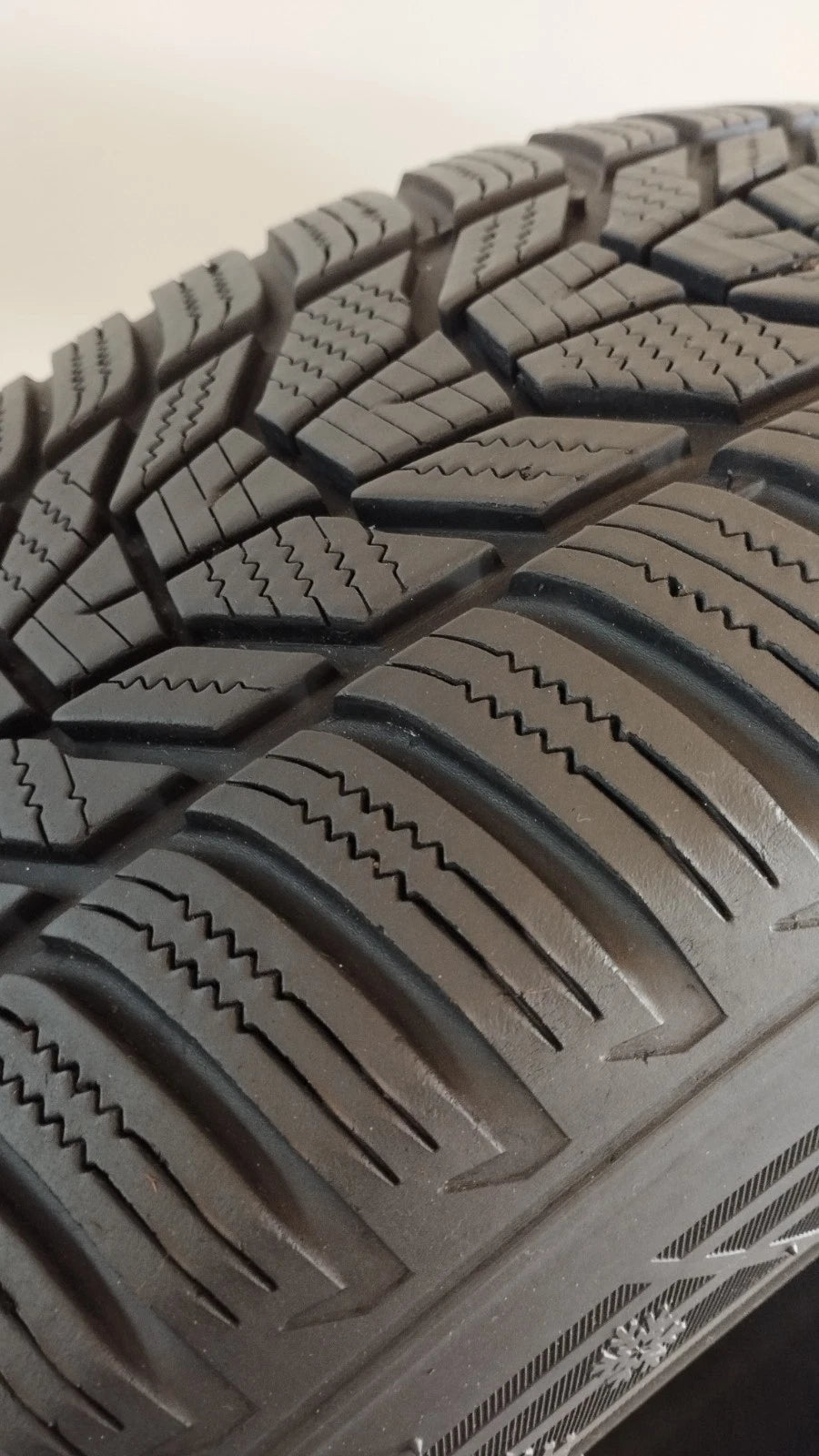 hankook 215/60 r17 wintericept evo 3  Art. XX42