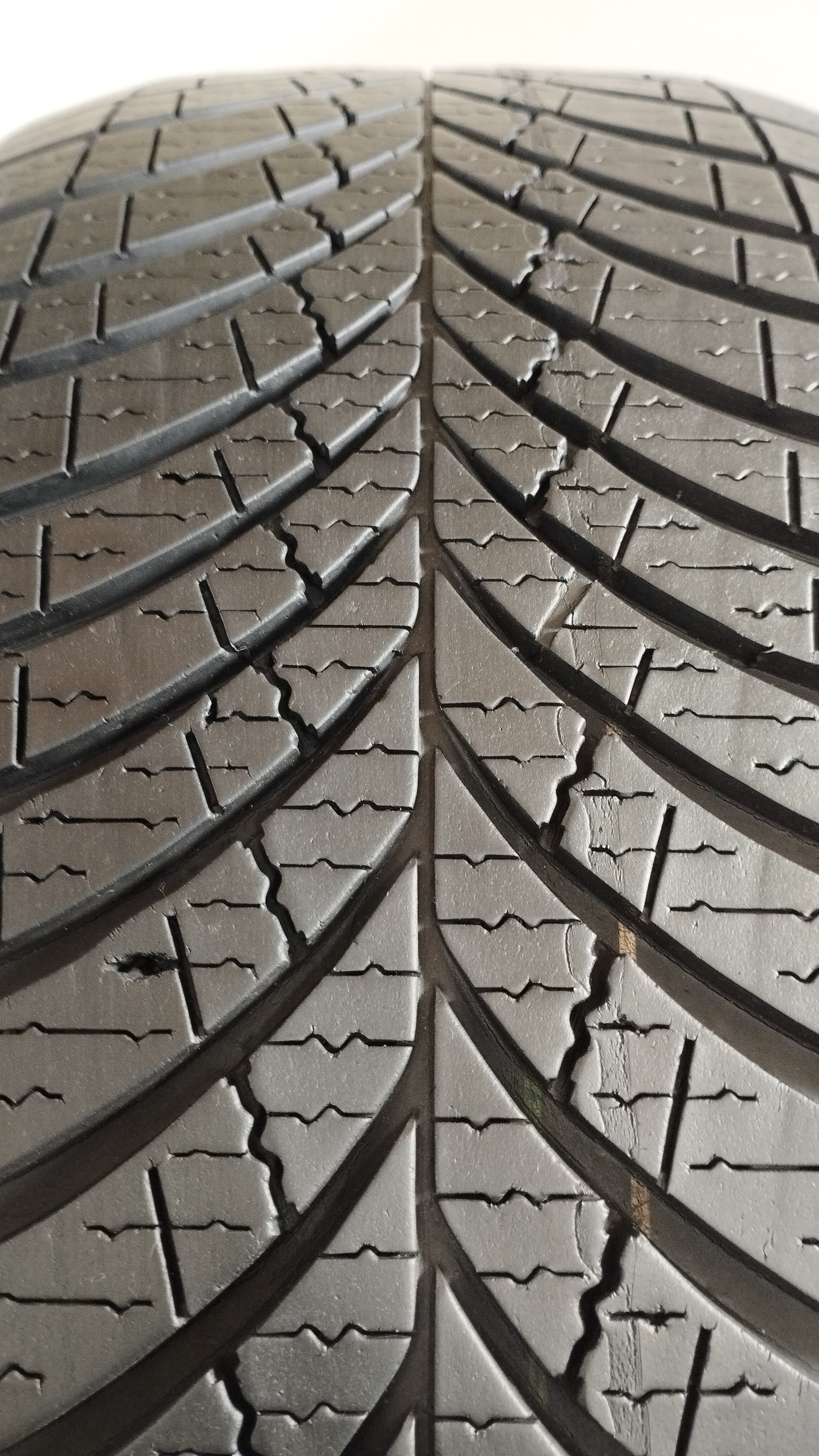 goodyear 225/55 r18 vector 4 season gen 3 cod.Y31