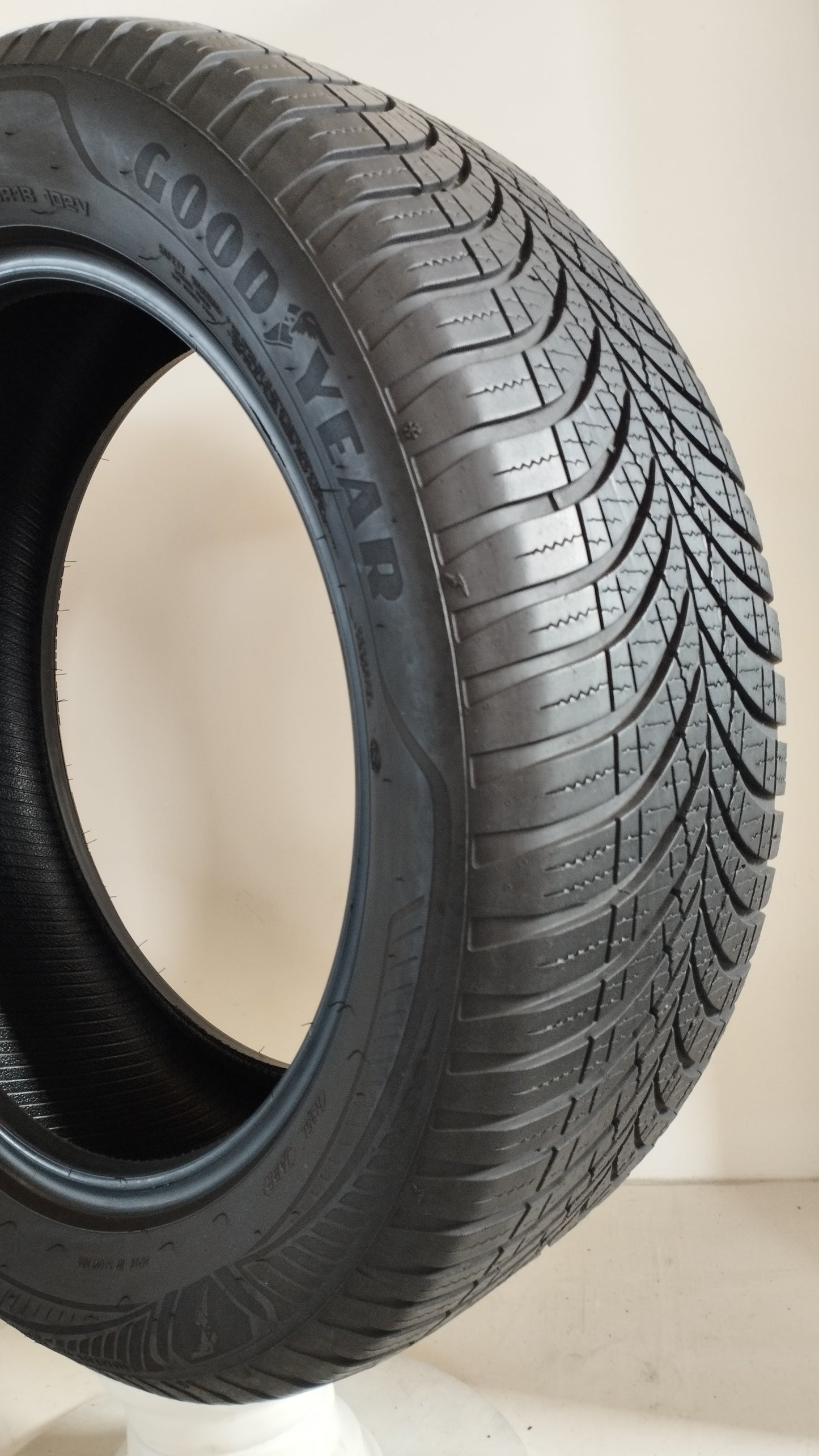 goodyear 225/55 r18 vector 4 season gen 3 cod.Y31